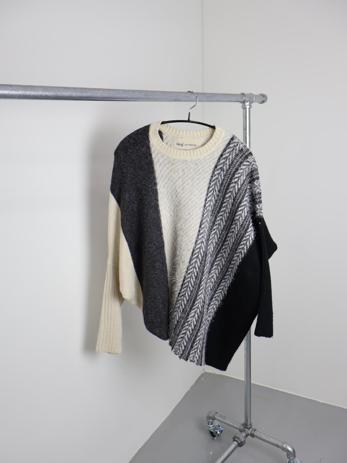Crazy Letricot Asymmetric Patchwork Knit 상품이미지1