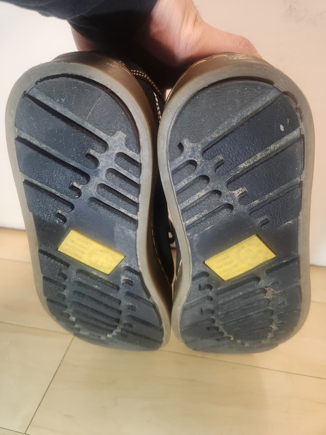 닥터마틴 2827 빈티지 블랙 스티치 스니커즈 270 상품이미지8