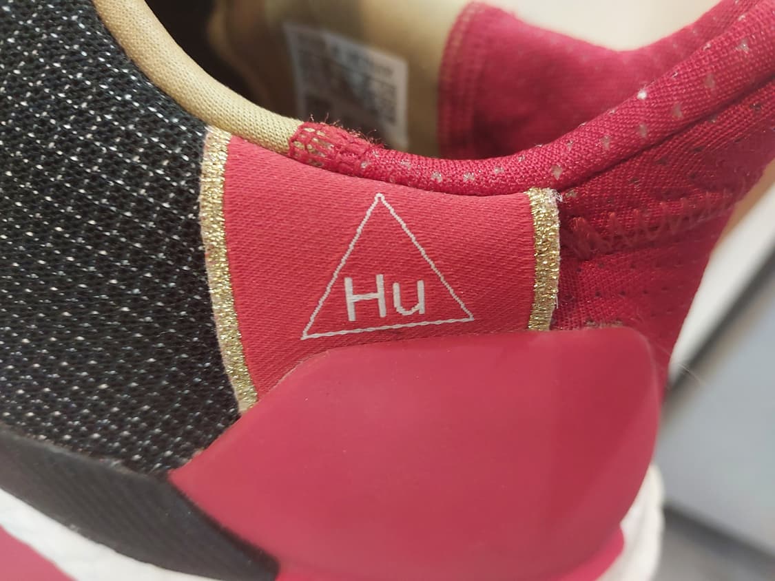 아디다스 x 퍼렐 솔라 Hu 글라이드 M CNY 울트라부스트 상품이미지9