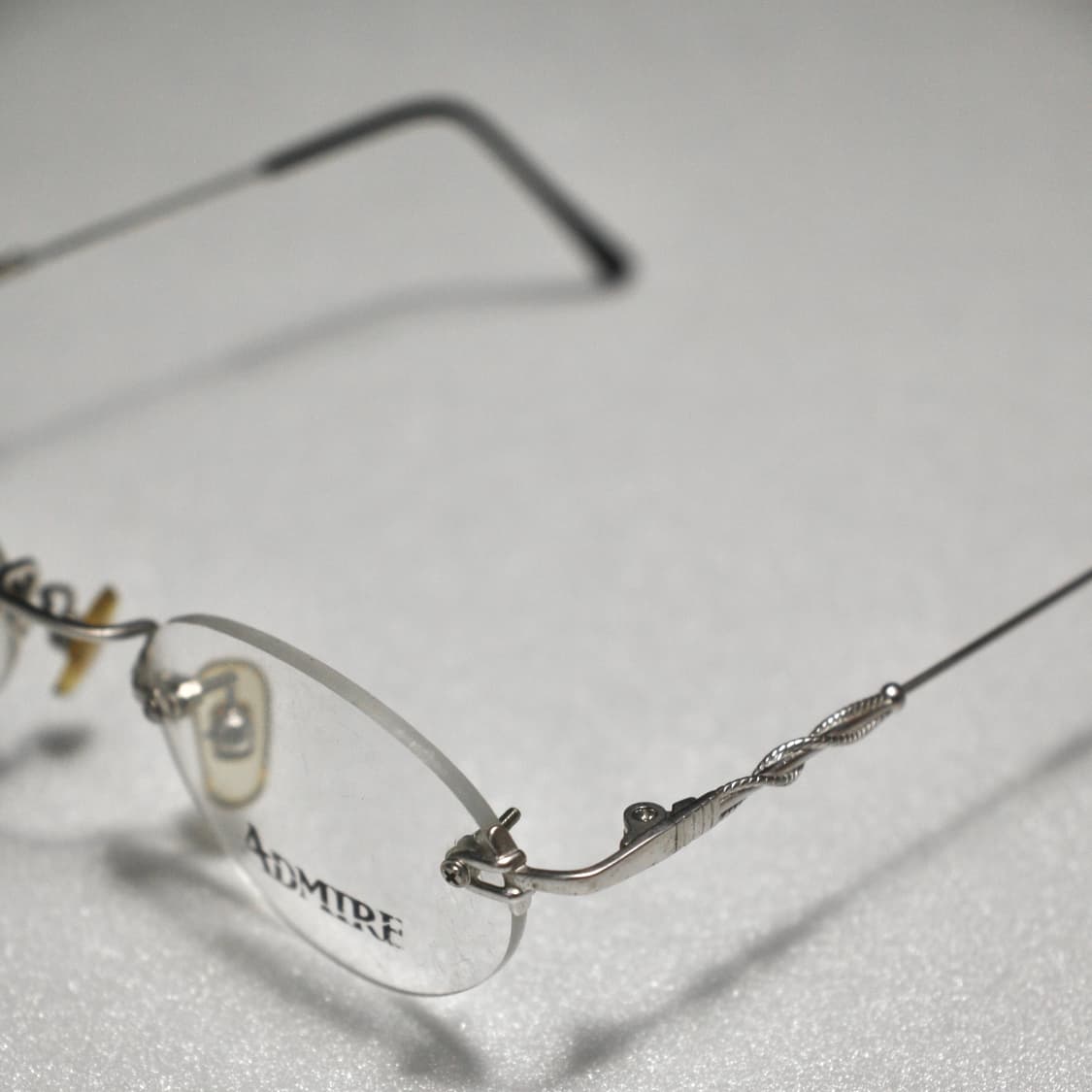 ADMIRE 뱀무늬 디테일 무테 안경 (블랙) 상품이미지6