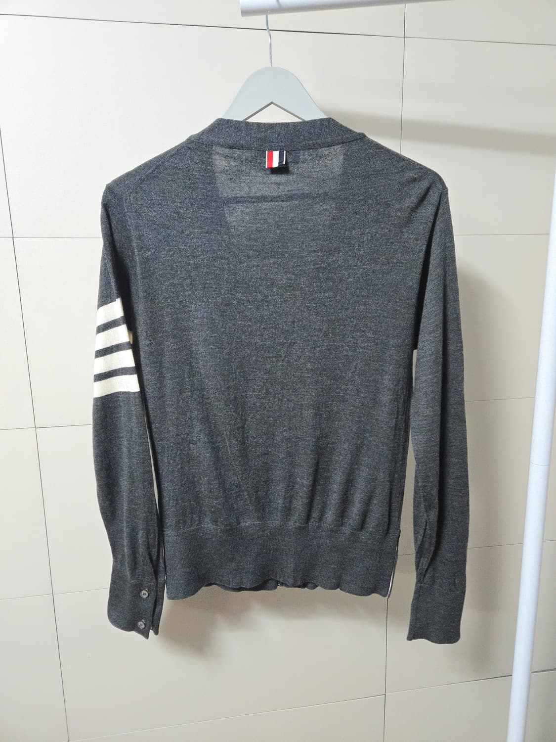 톰브라운 사선완장 메리노울 가디건 2사이즈 상품이미지5