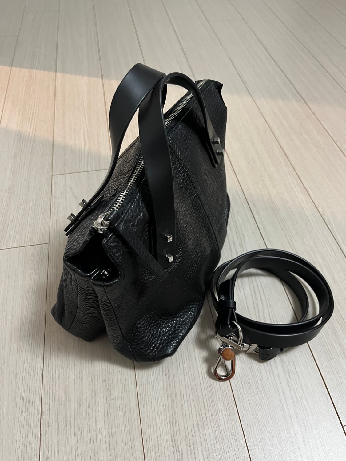 앤아더스토리즈 가방 상품이미지3