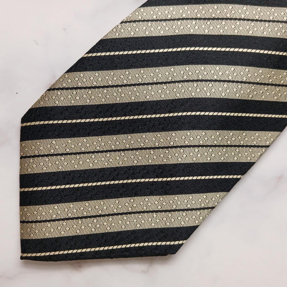 피에르 발망 블랙 & 골드 스트라이프 넥타이 9.5cm A+등급 E925 상품이미지7