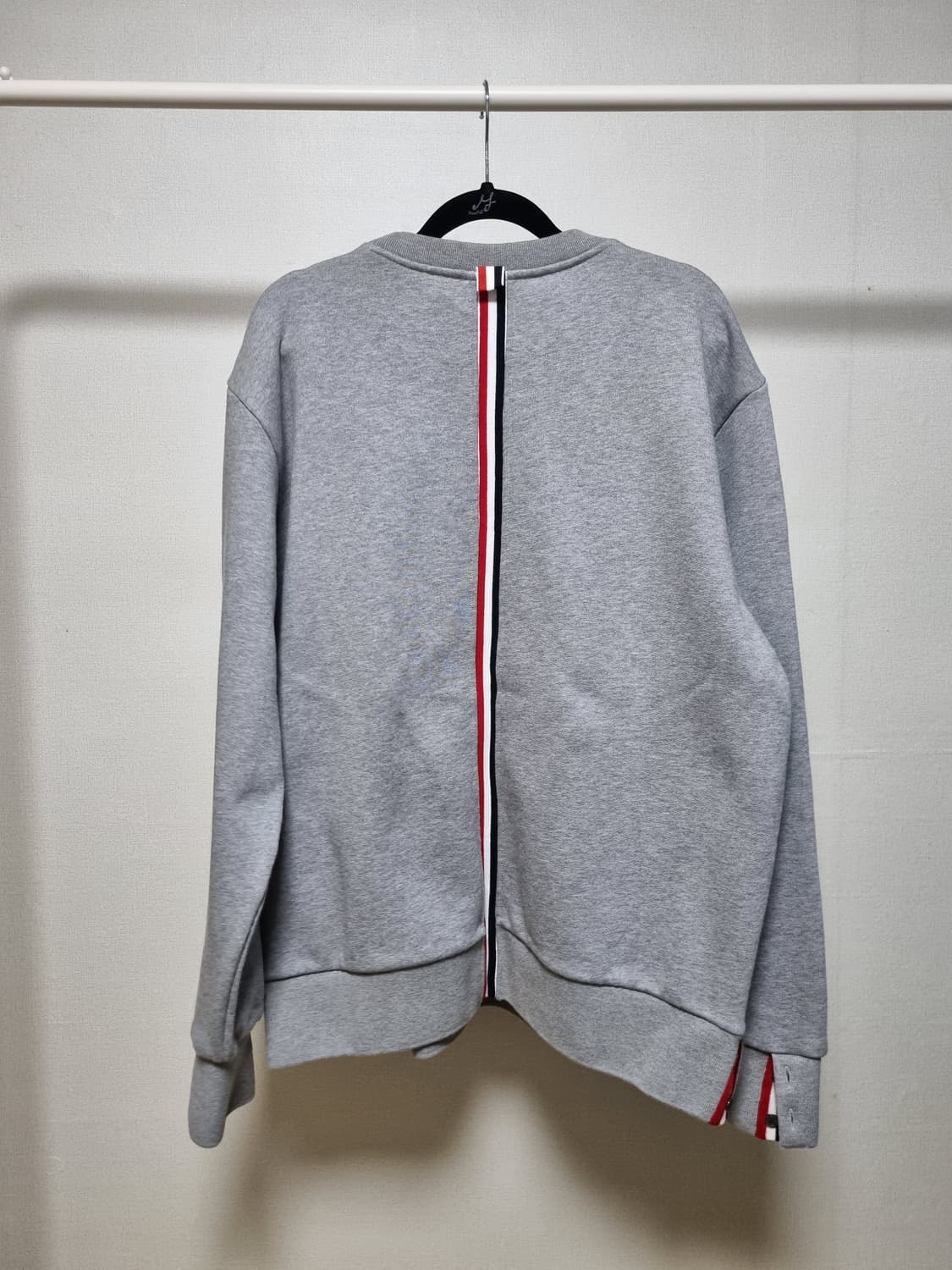 [새상품급 4] 톰브라운 백삼선 맨투맨 상품이미지1