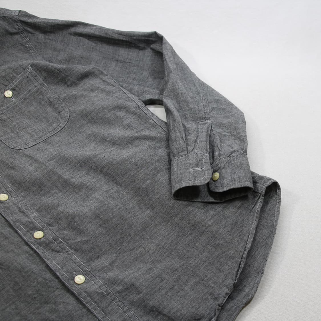 (착용컷) 유니클로 샴브레이 셔츠 (남성용 XL) 상품이미지6