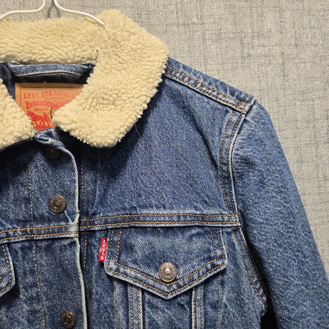 리바이스 여성 쉐르파 데님 트러커 자켓  상품이미지3