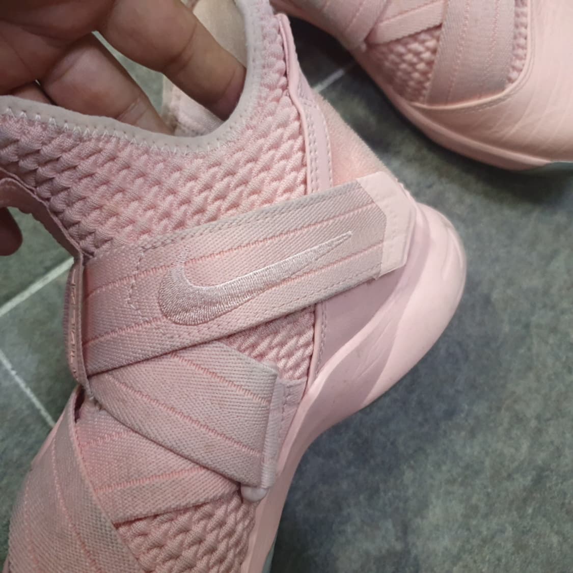 나이키 Nike 르브론 솔져 12 연분홍 AO 4054-900(260) 상품이미지7