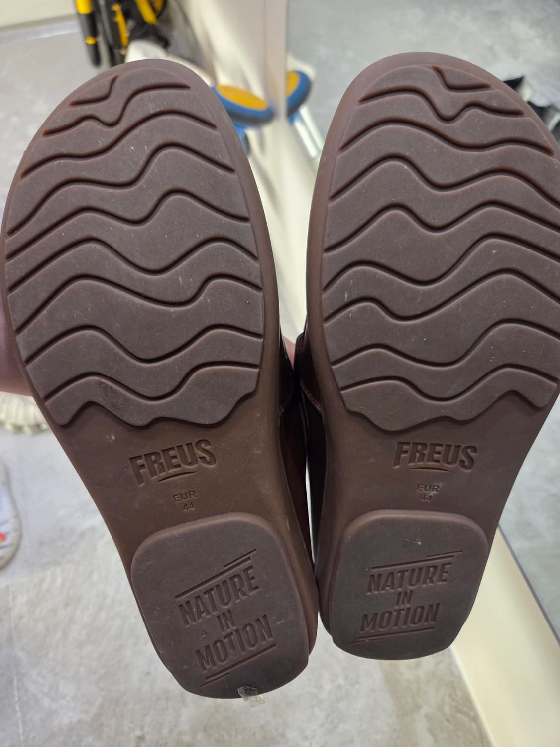 프레우스 로퍼 280 EU44 브라운 상품이미지2