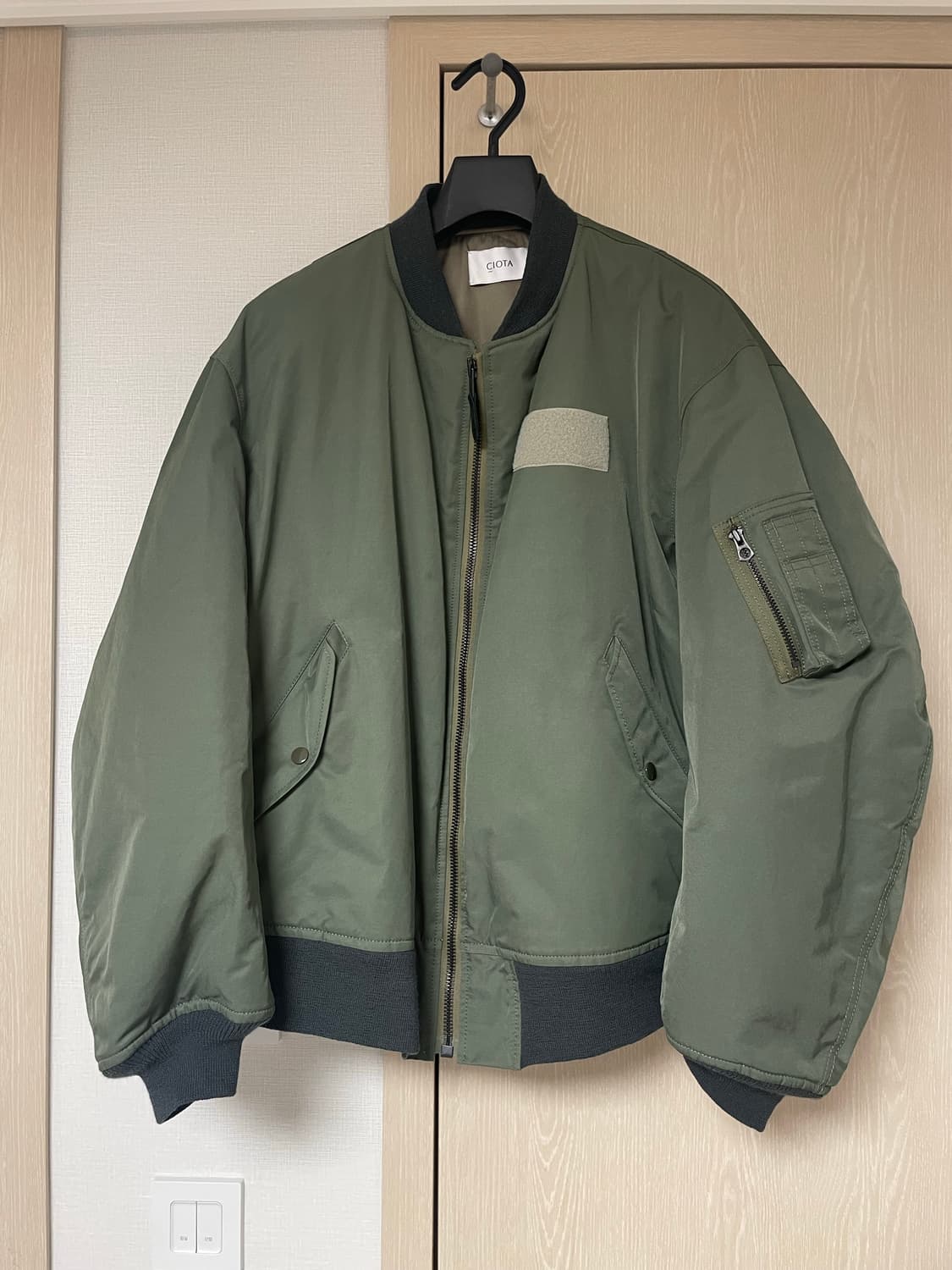 Ciota 시오타 - MA-1 Flight Jacket - Olive 상품이미지1