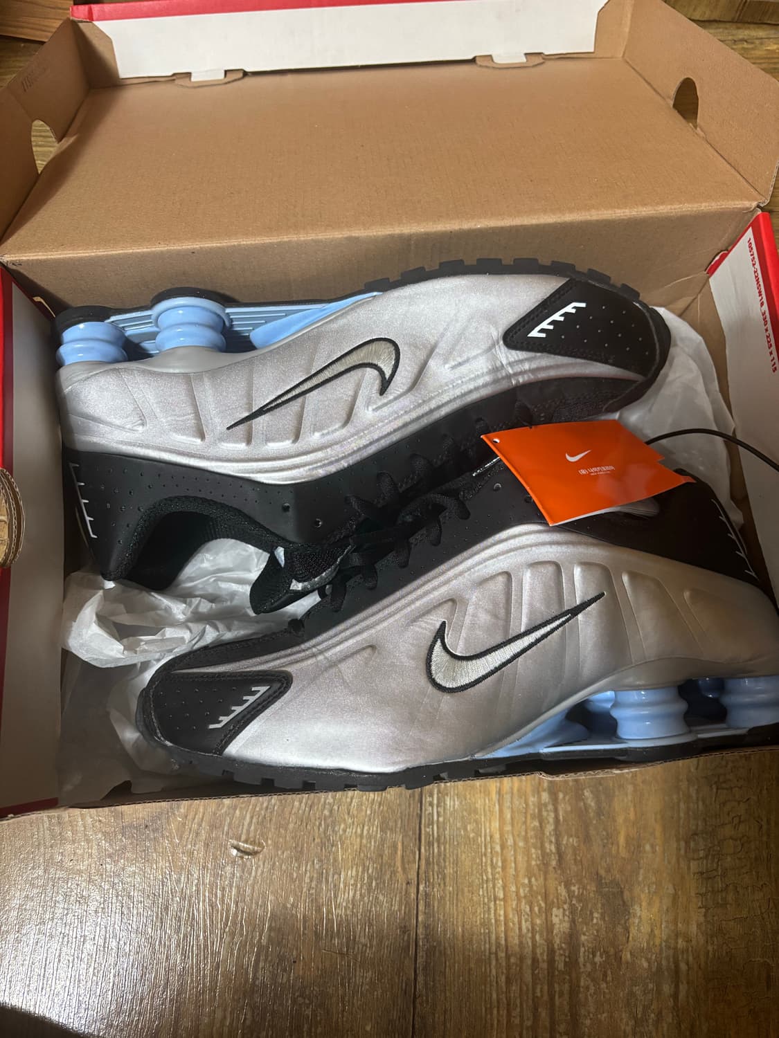 나이키 샥스 R4 메탈릭 실버 270 상품이미지1