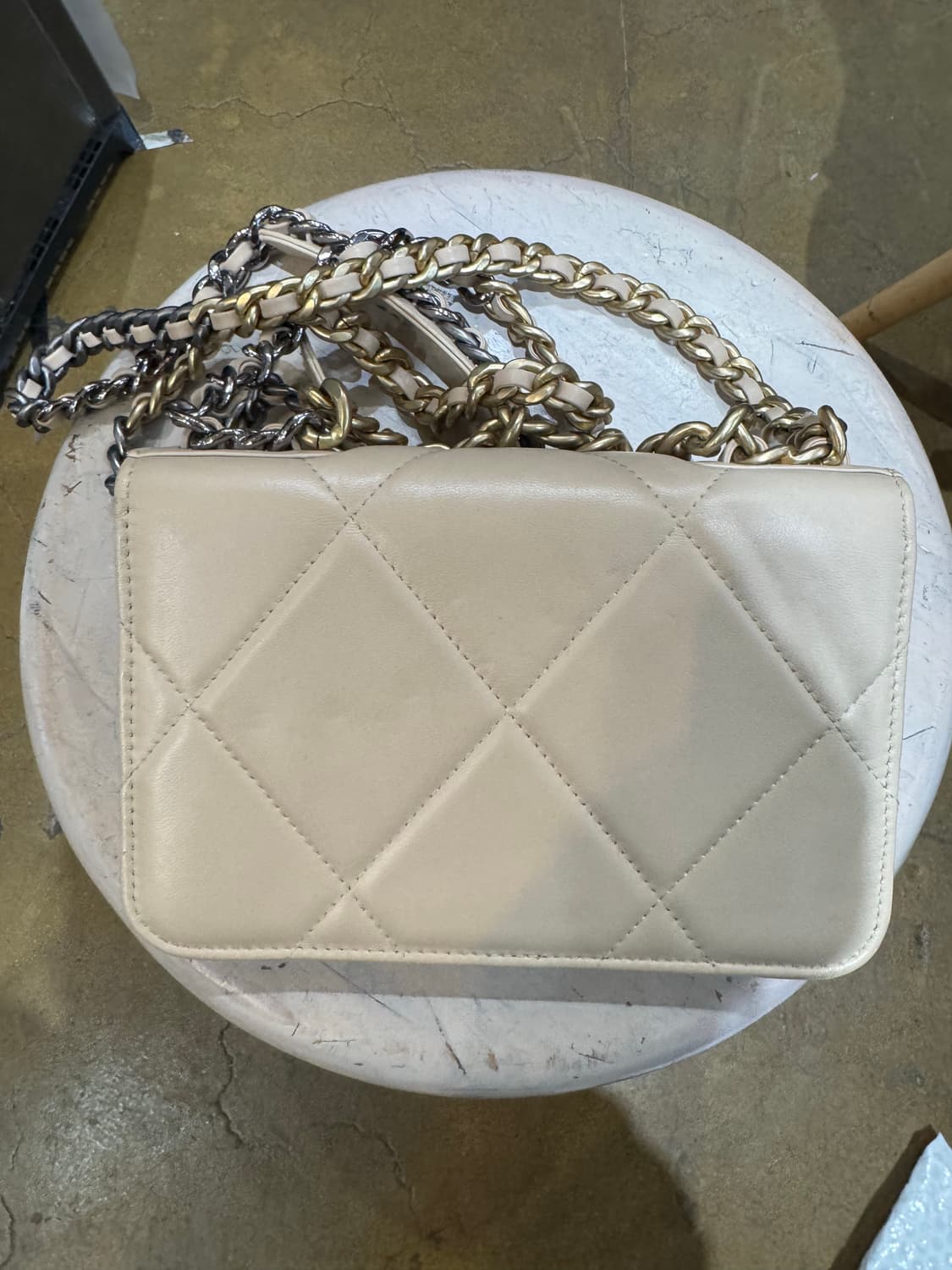 샤넬 19백 베이지 상품이미지3