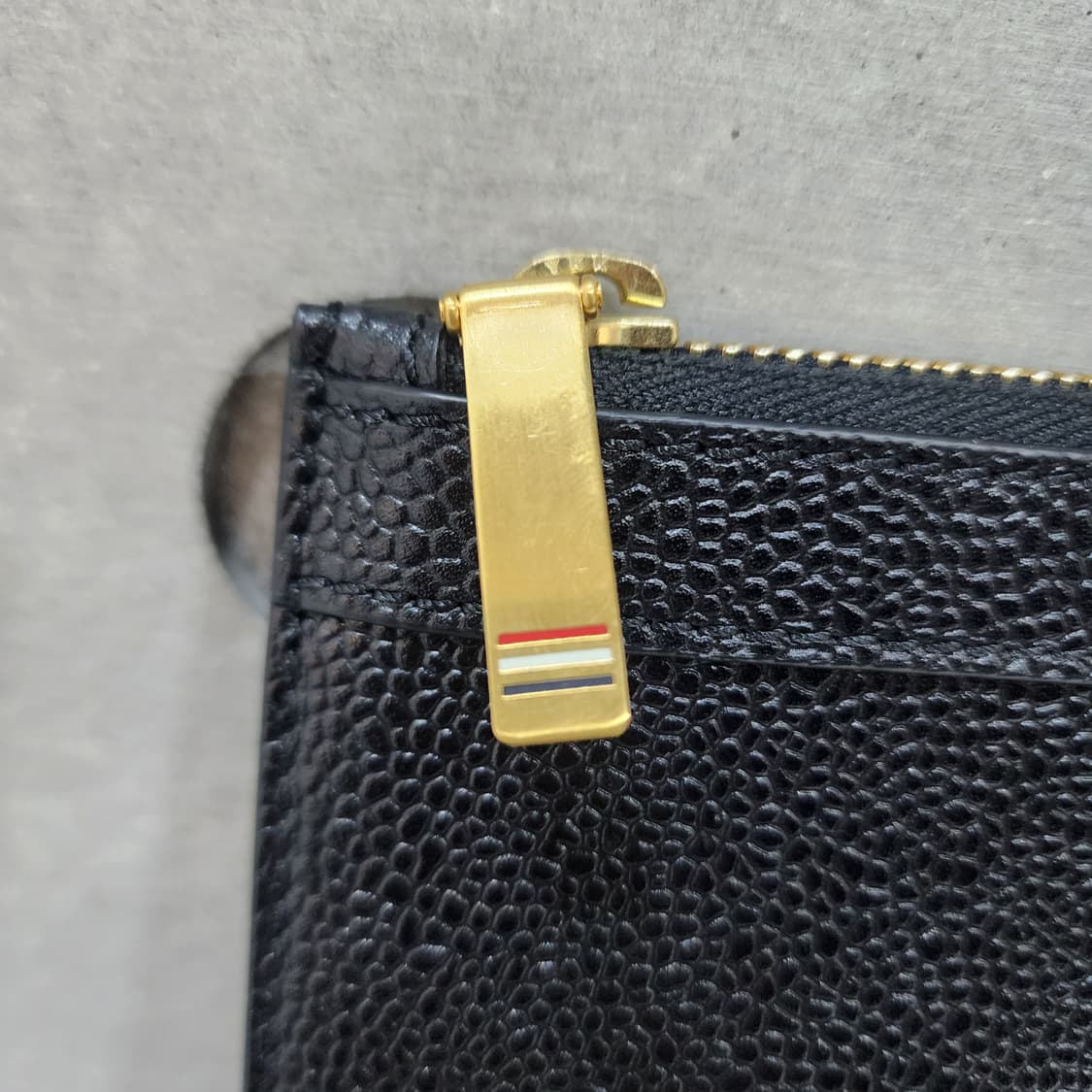 톰브라운 레더 클러치 스몰 새제품 상품이미지3