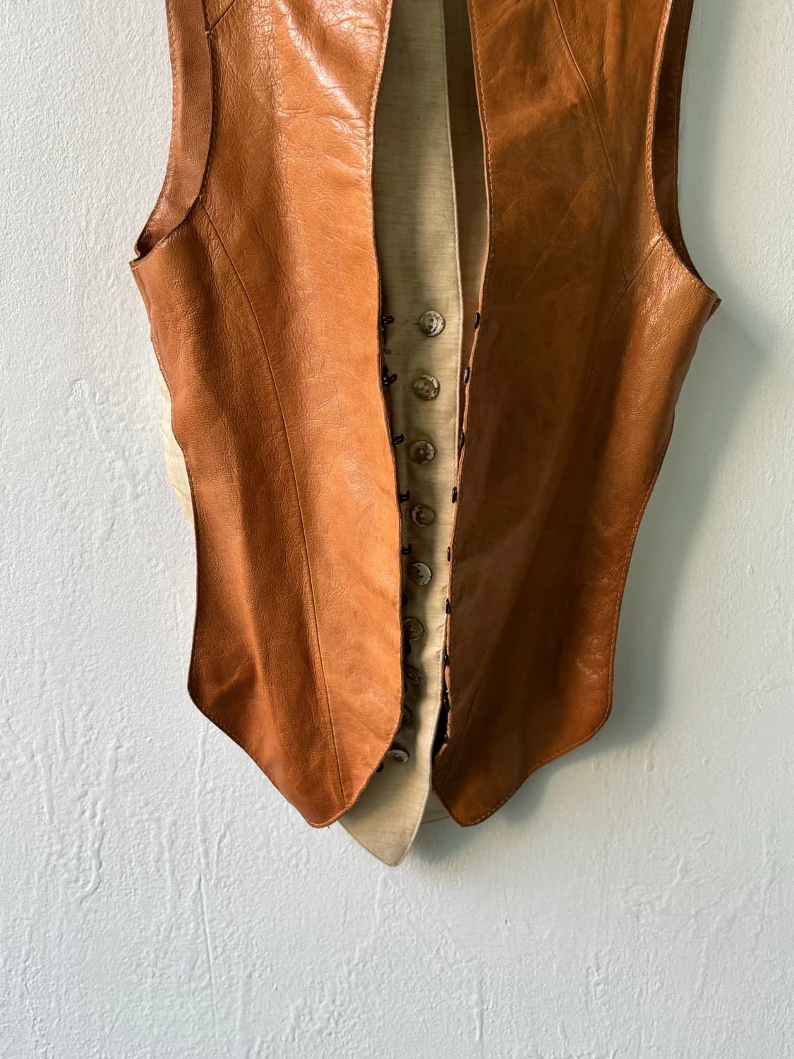 아티잔 아방가르드 레더 베스트  상품이미지2