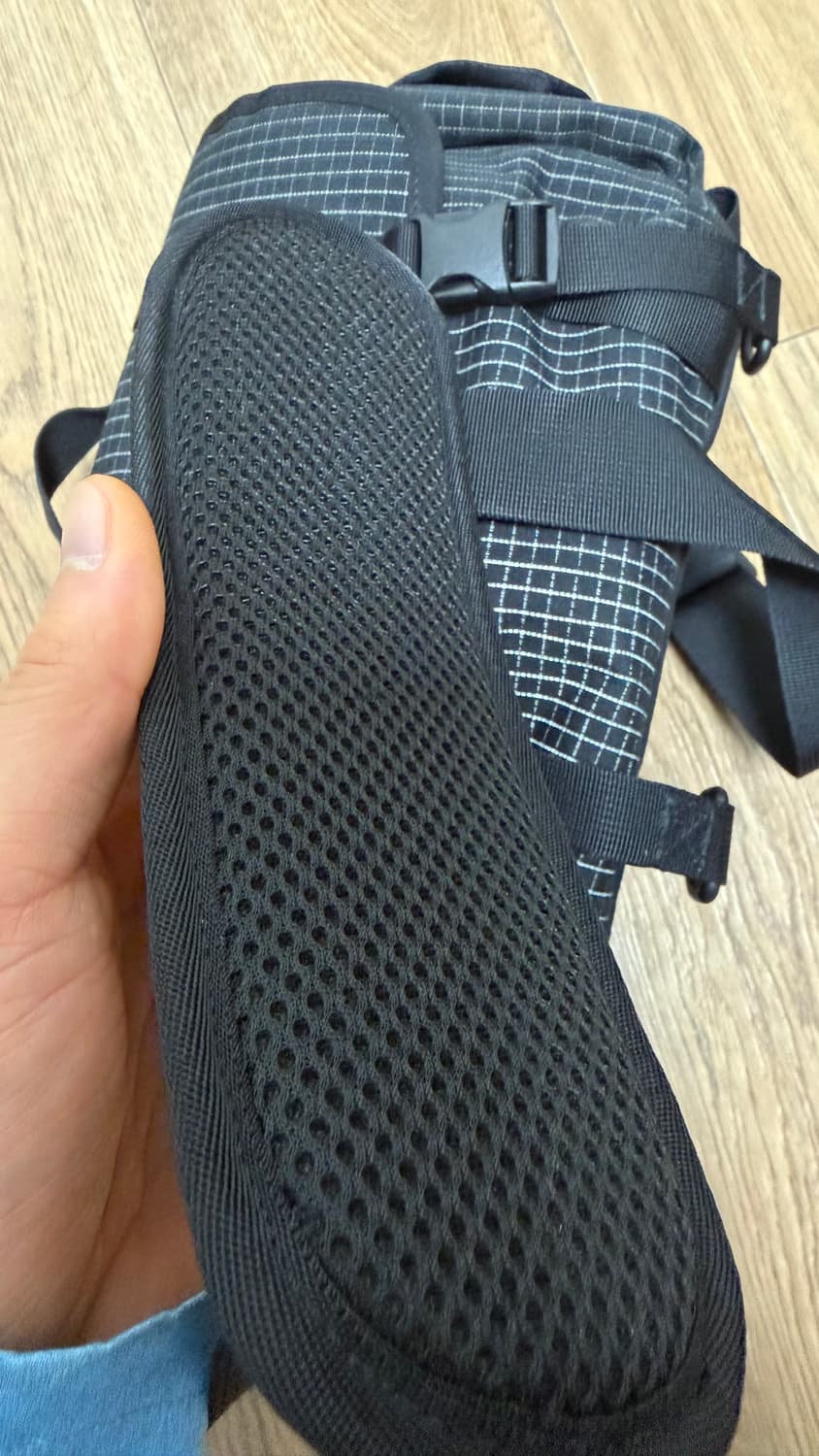 슈프림 24SS 미니 더플백 블랙 색상 상품이미지2