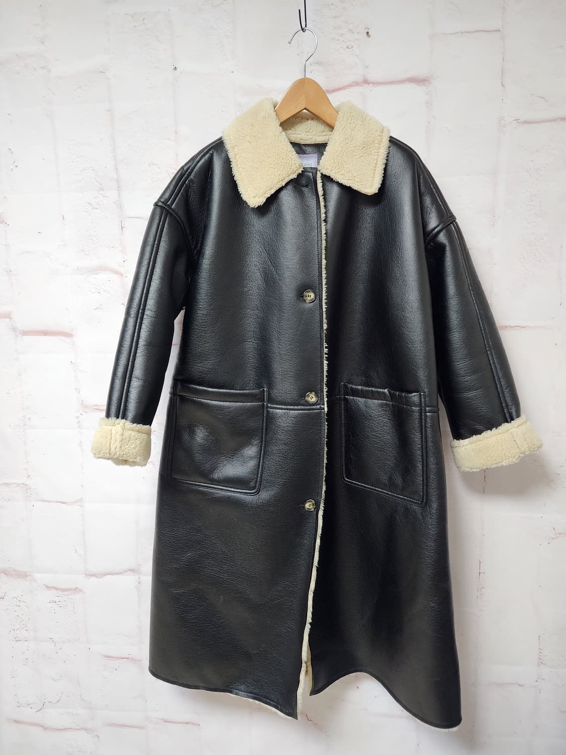 스튜디오 톰보이 무스탕 코트 상품이미지1