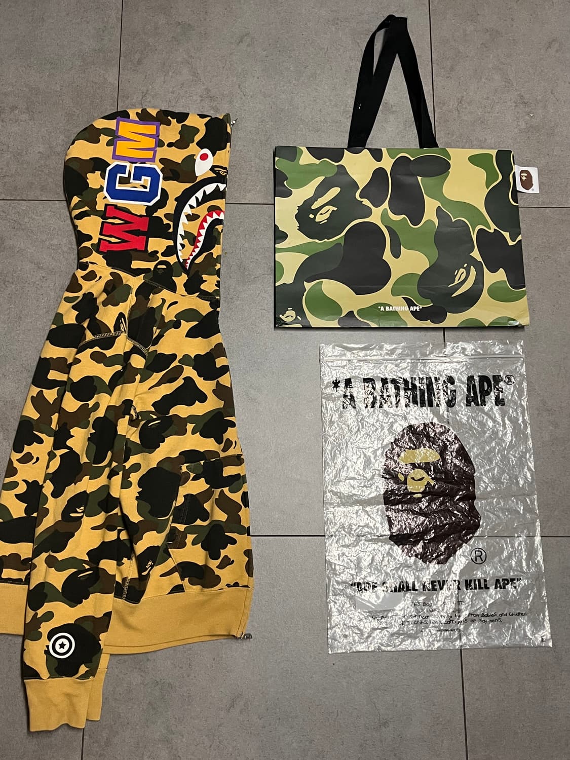 베이프 황계 샤크 후드집업 상품이미지1