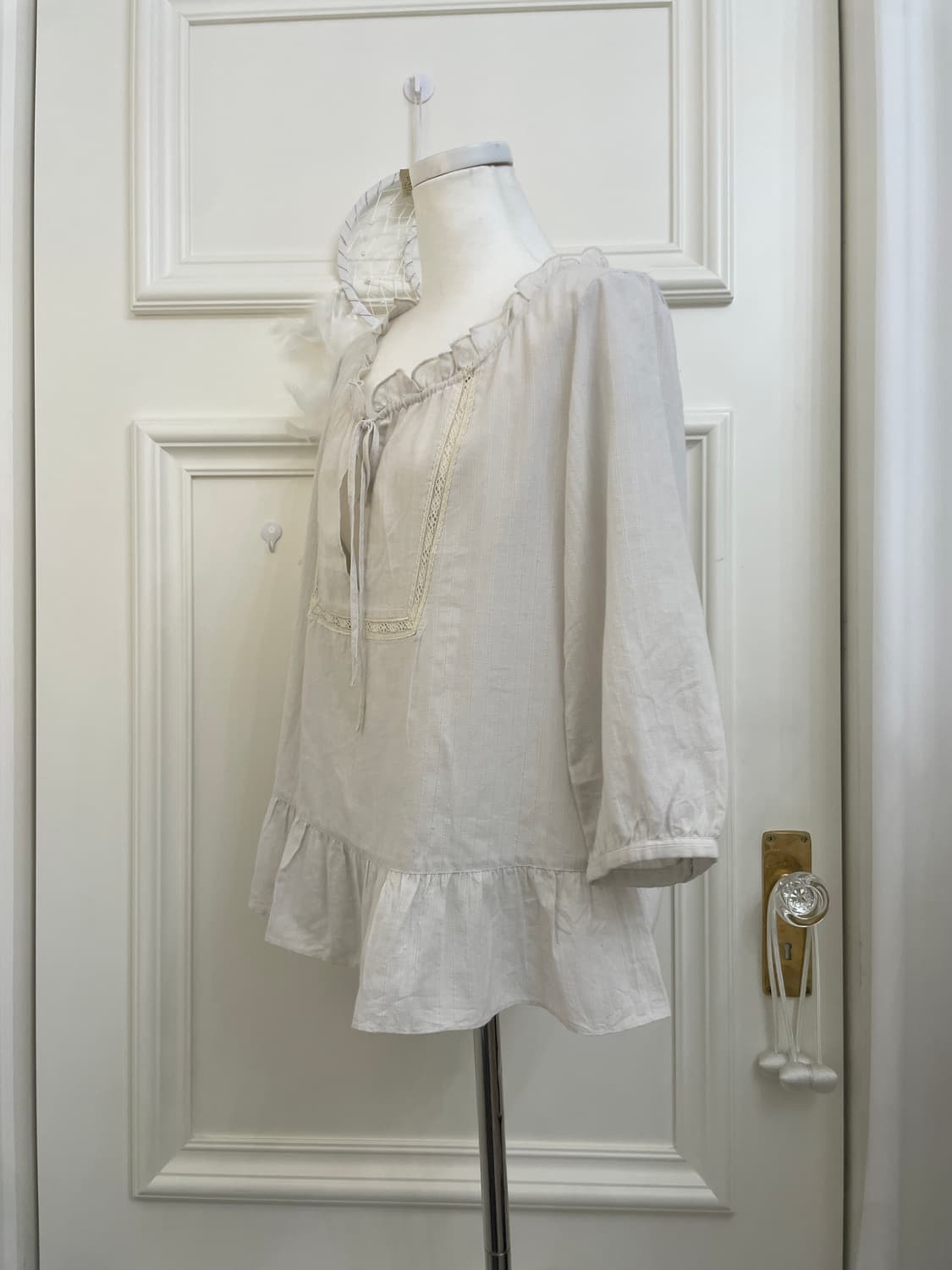 gray cotton lace point bow blouse 상품이미지2