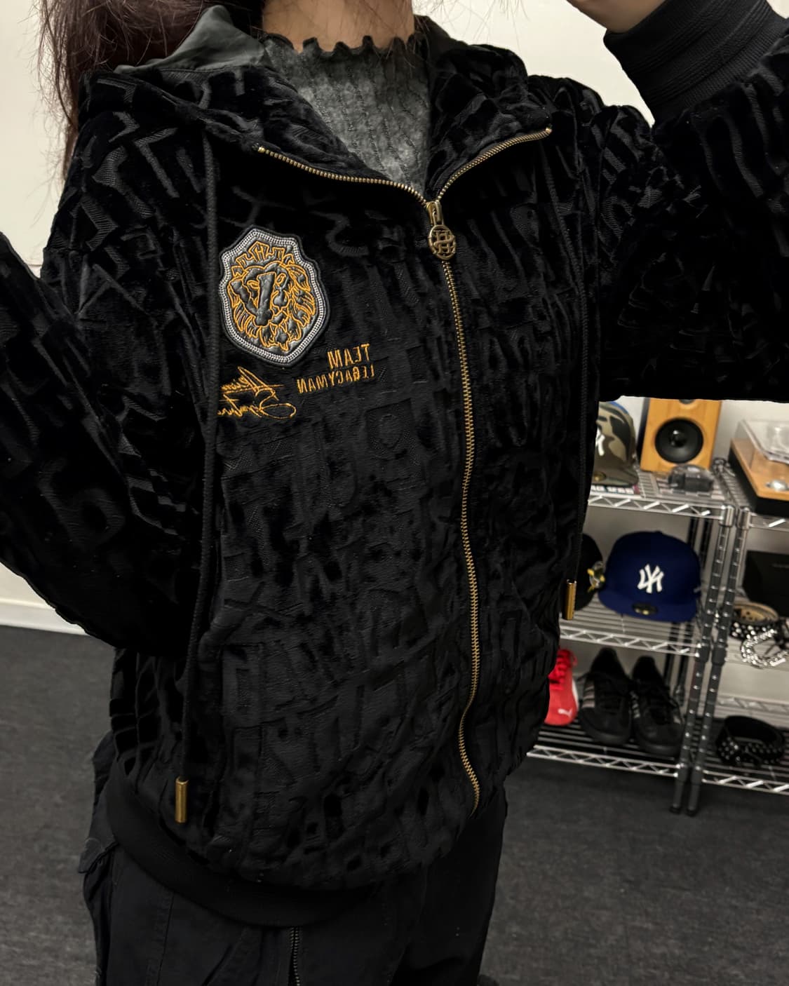 올드 빈티지 레터링 벨벳 후드집업 블랙 상품이미지2