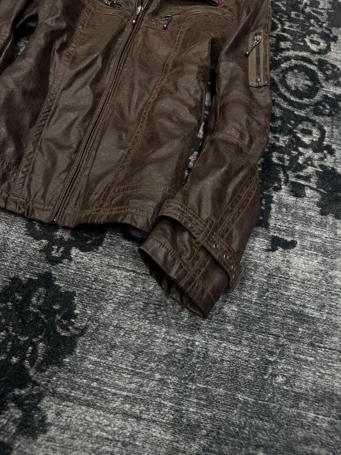 Oil cake grunge faux leather jacket 상품이미지6