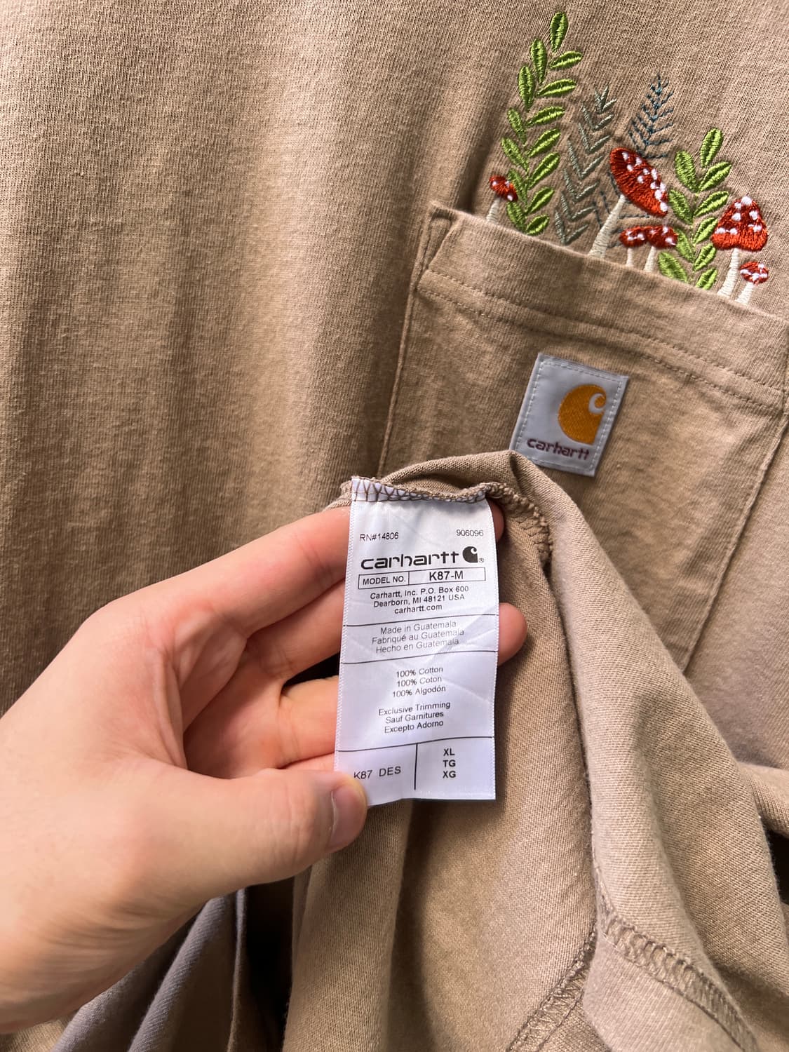 [XL]칼하트 USA 머쉬룸 자수 디테일 베이지 티셔츠 상품이미지5