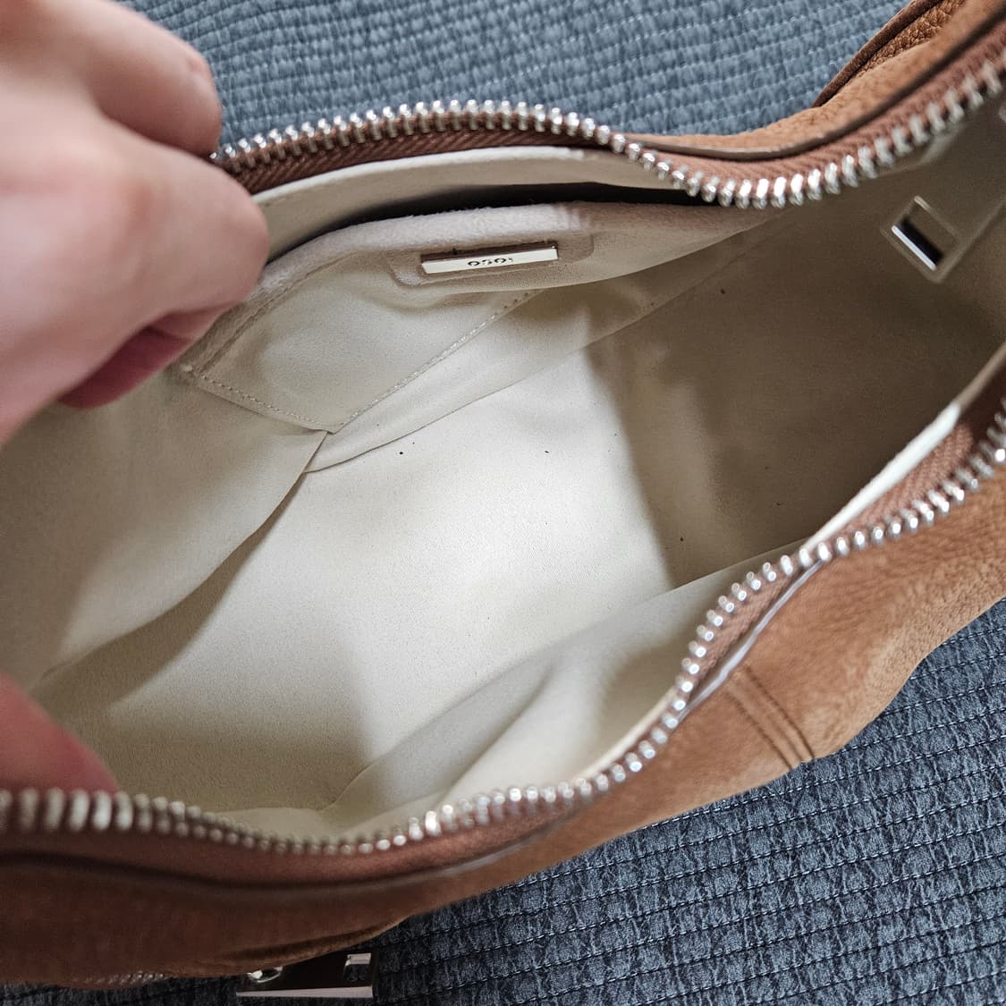 오소이 osoi 카고 호보백 cargo hobo 누벅 브라운 상품이미지6