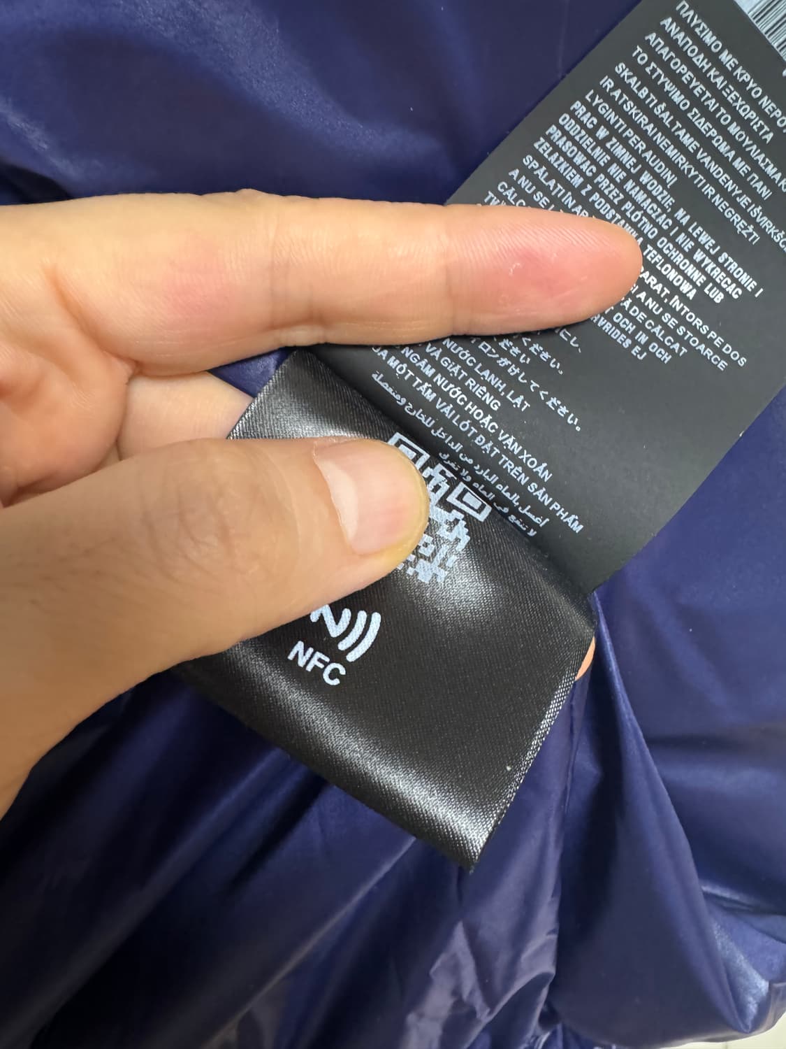 24년 구입 프라다 로고 패딩 세미 오버 M 상품이미지6