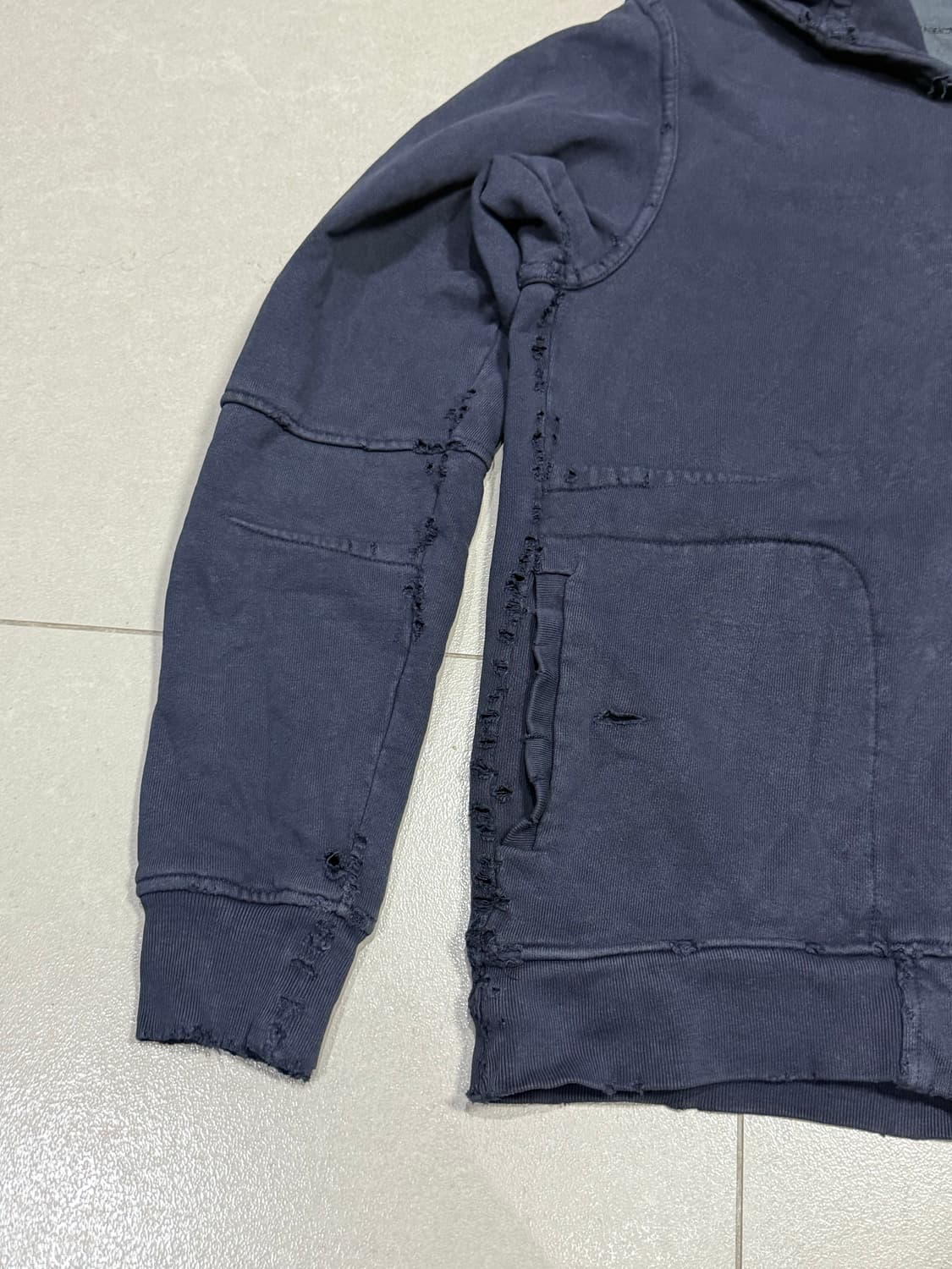 언더커버 디스트레스드 워싱 가공 후드 집업 자켓 상품이미지3
