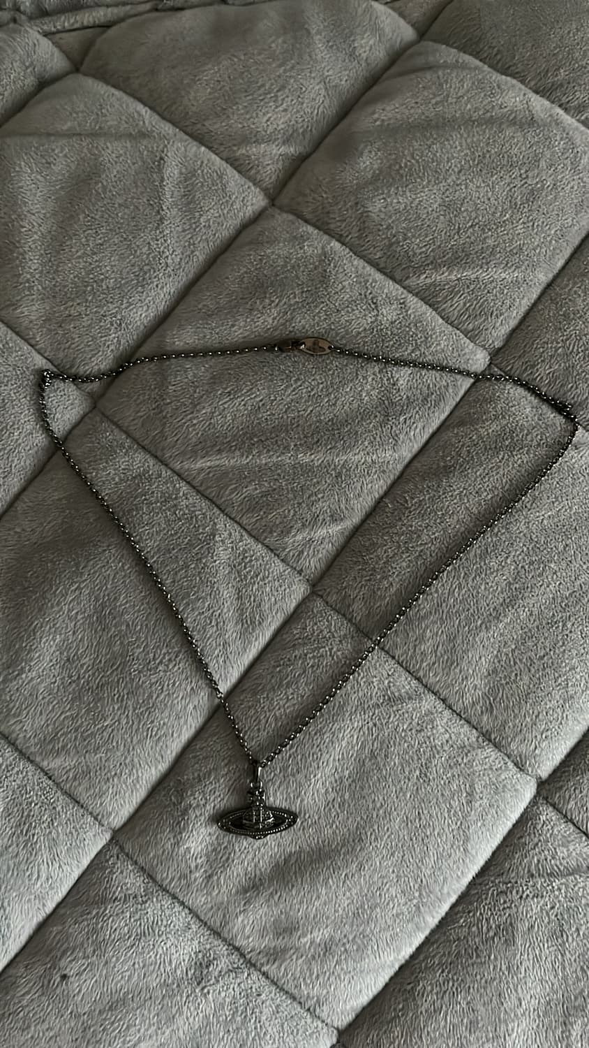 비비안웨스트우드 미니 바스 릴리프 목걸이 상품이미지1