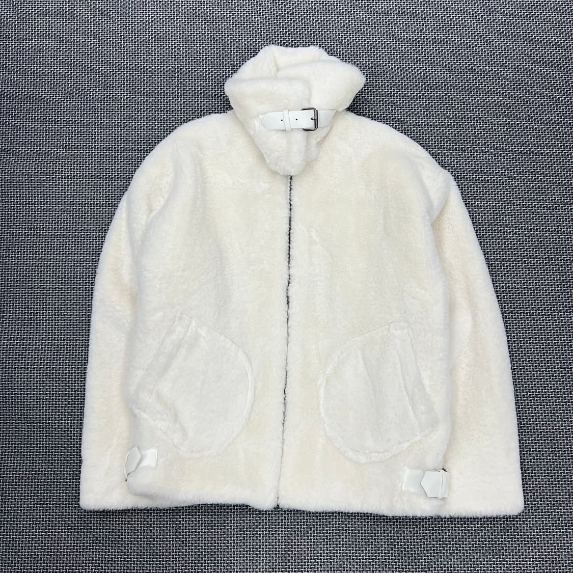 빈티지 화이트 하이넥 버클 퍼자켓 상품이미지1
