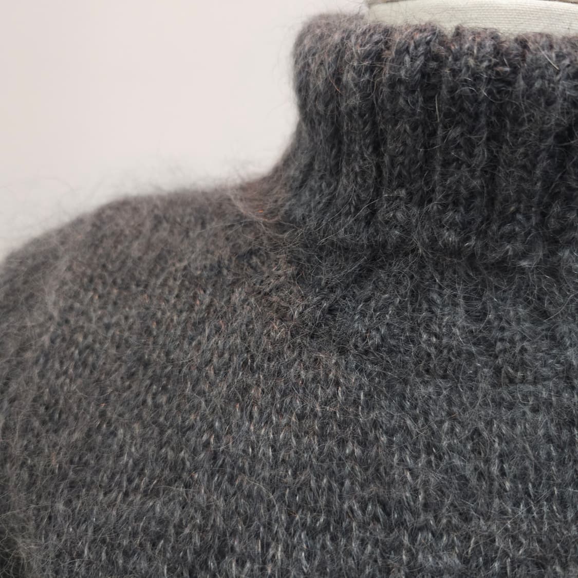 울 그레이 헤어리 반팔 폴라 니트 상품이미지6