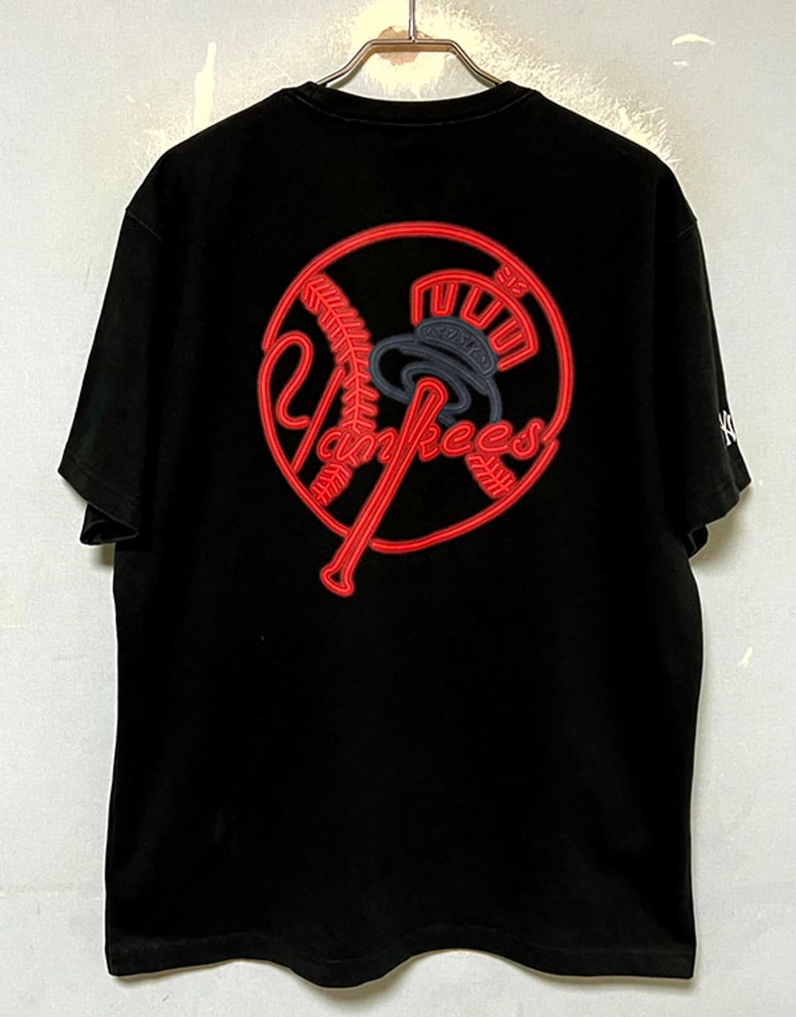 뉴에라 MLB 양키스 네온 티셔츠 남자 반팔티 블랙 캐주얼 XL 105 상품이미지2