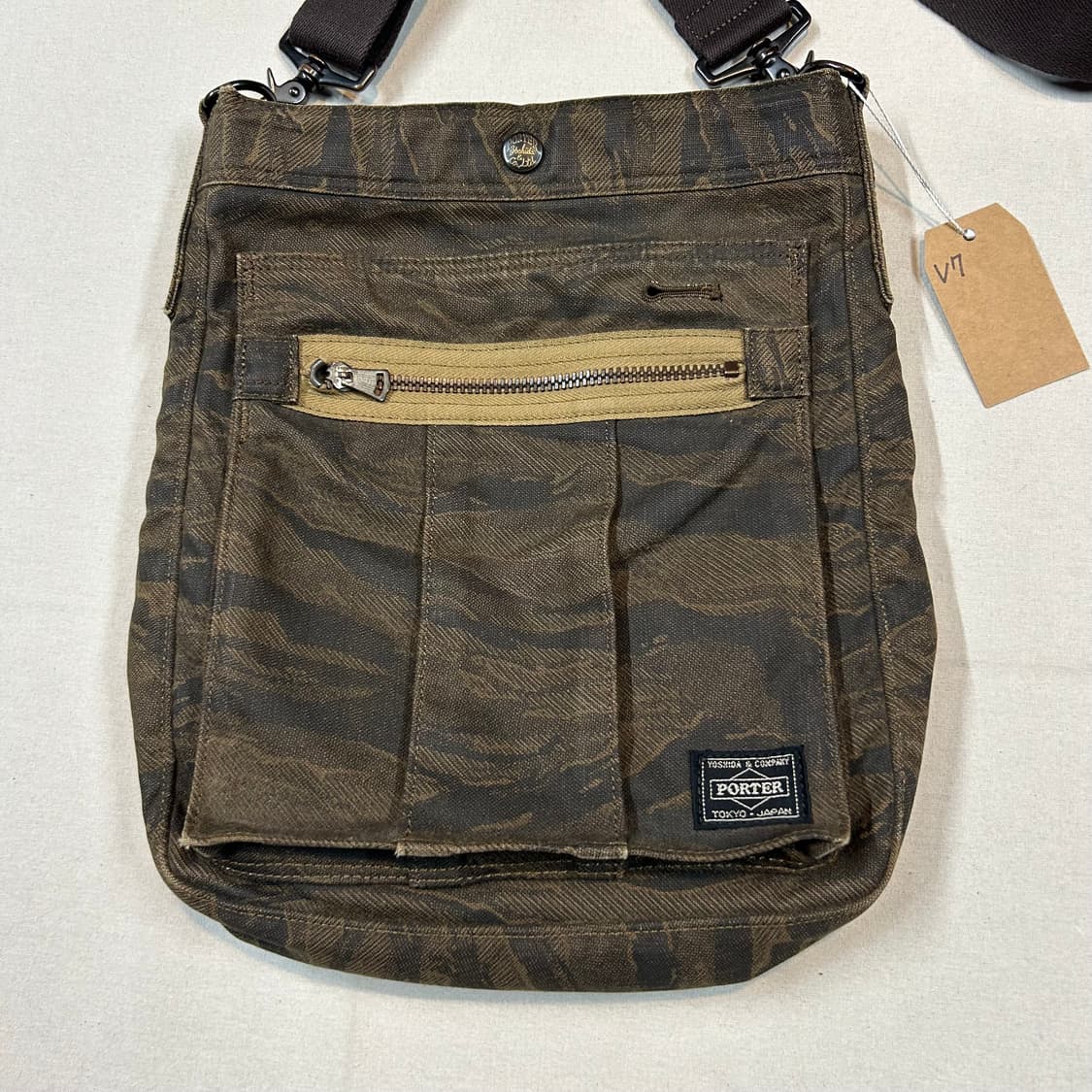 요시다 포터 타이거 카모 숄더백 크로스백 70주년 한정판 V7 상품이미지2