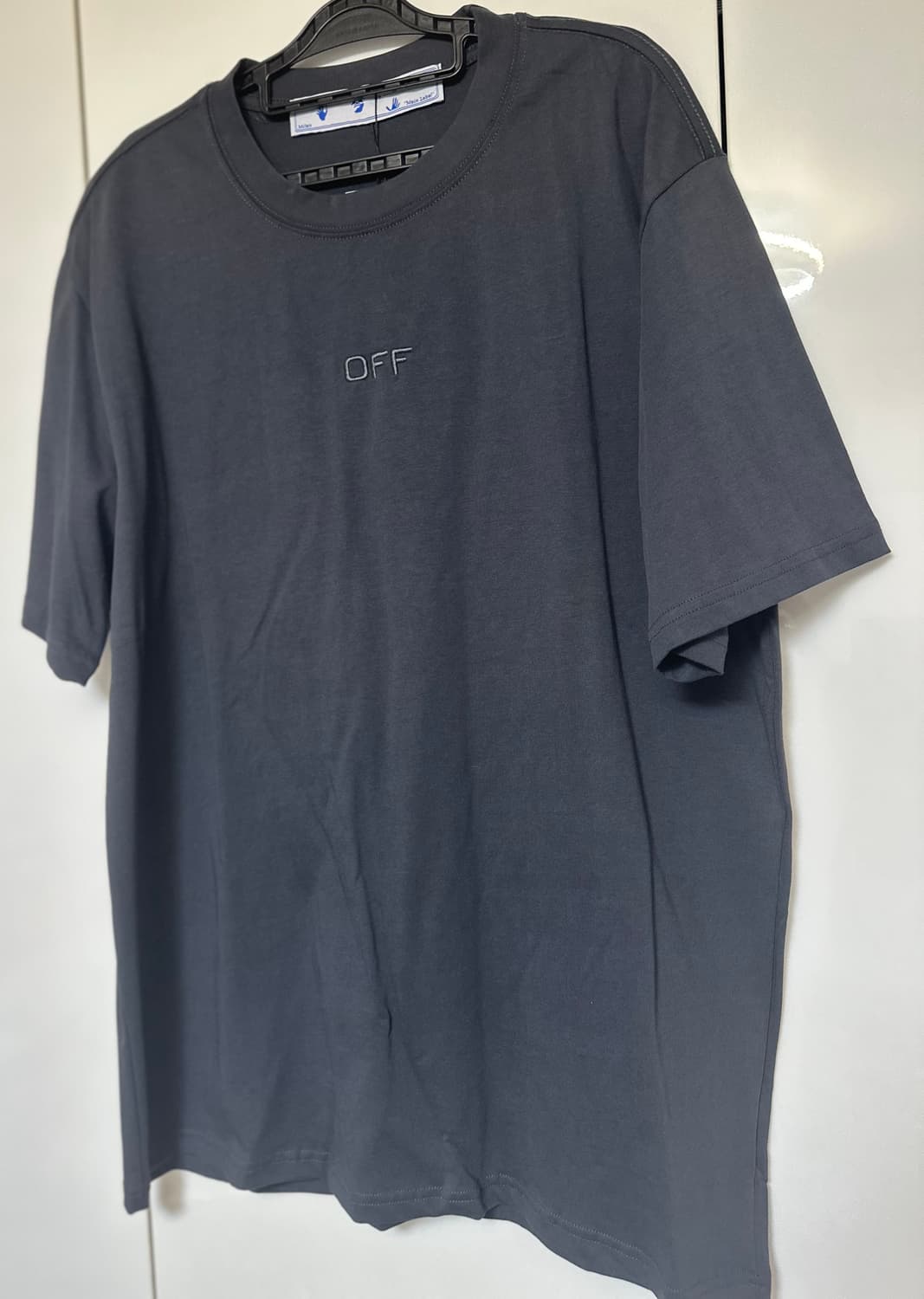 오프화이트 블랙 반팔 티셔츠 상품이미지3