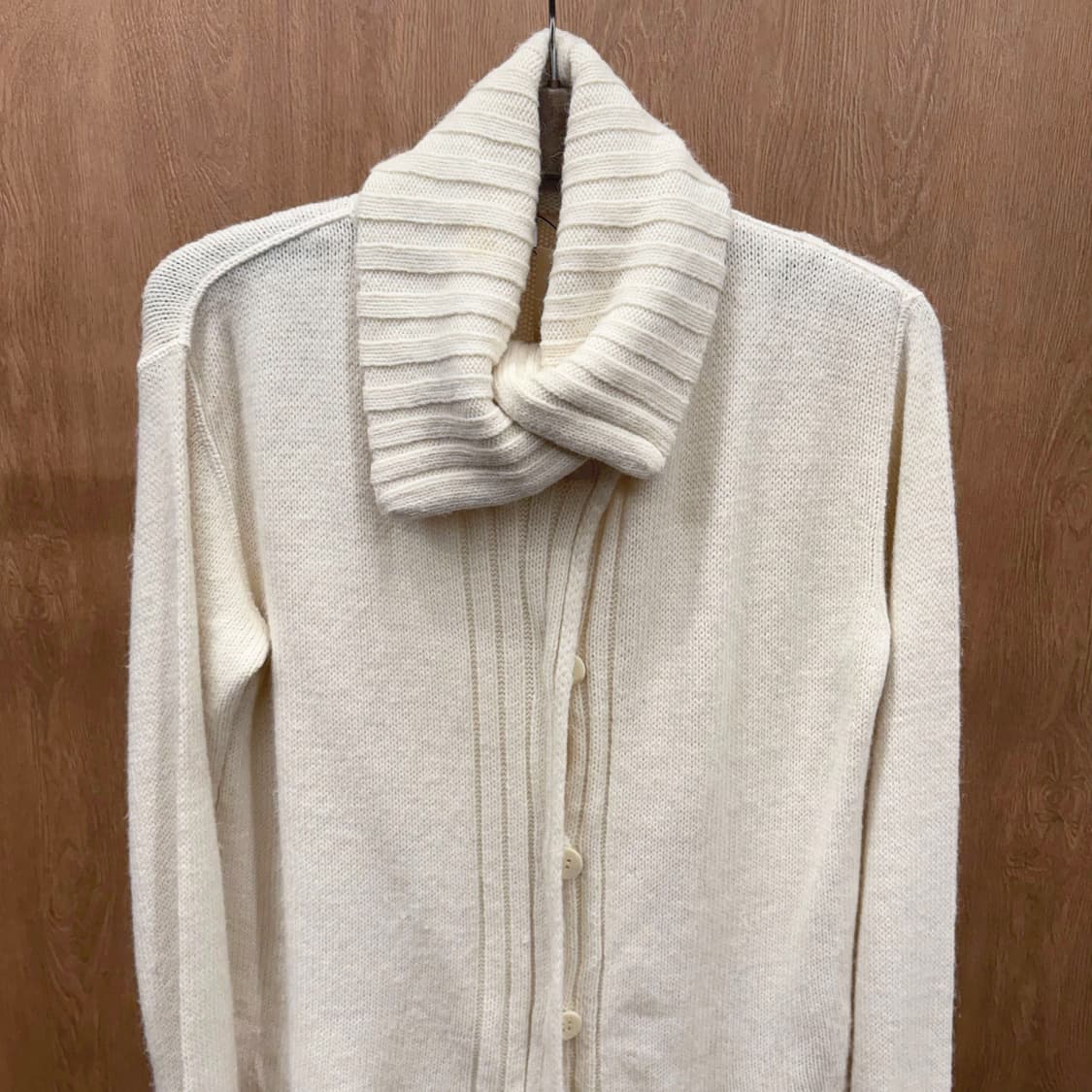 아르마니 꼴레지오니 카울넥 니트 가디건 히든 버튼업 디테일 아이보리 상품이미지4