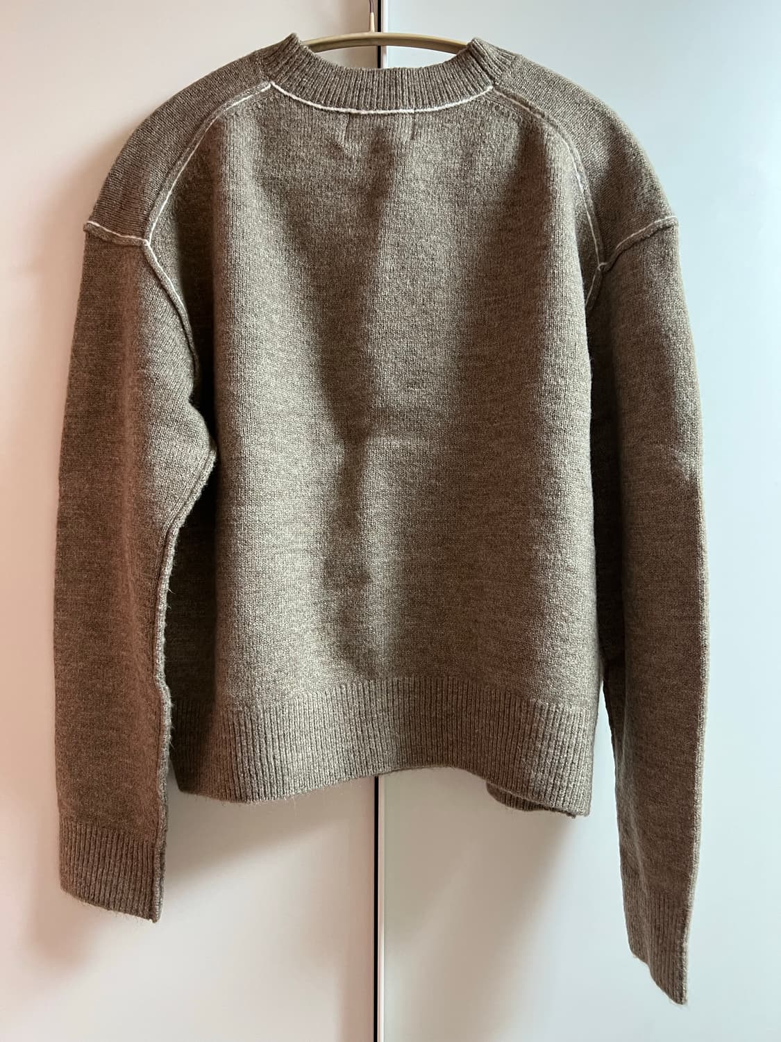 마뗑킴 컬러 라인 포인트 로고 니트 풀오버 브라운 상품이미지3