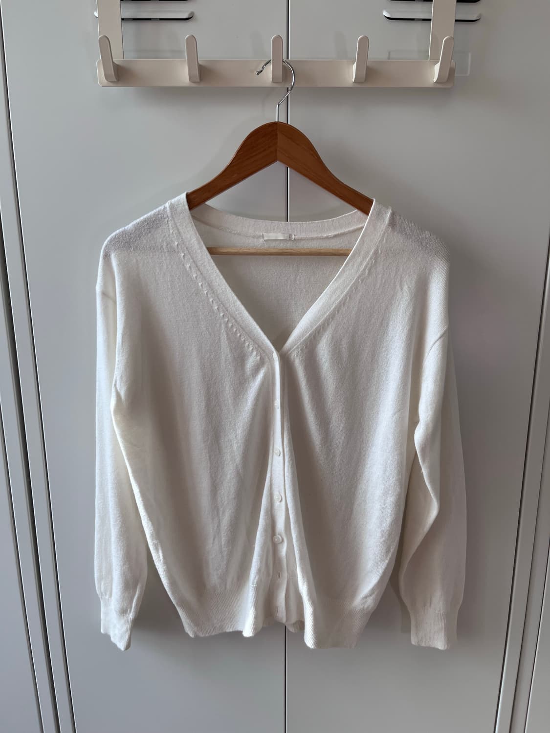 GU 화이트 브이넥 루즈 가디건 상품이미지9