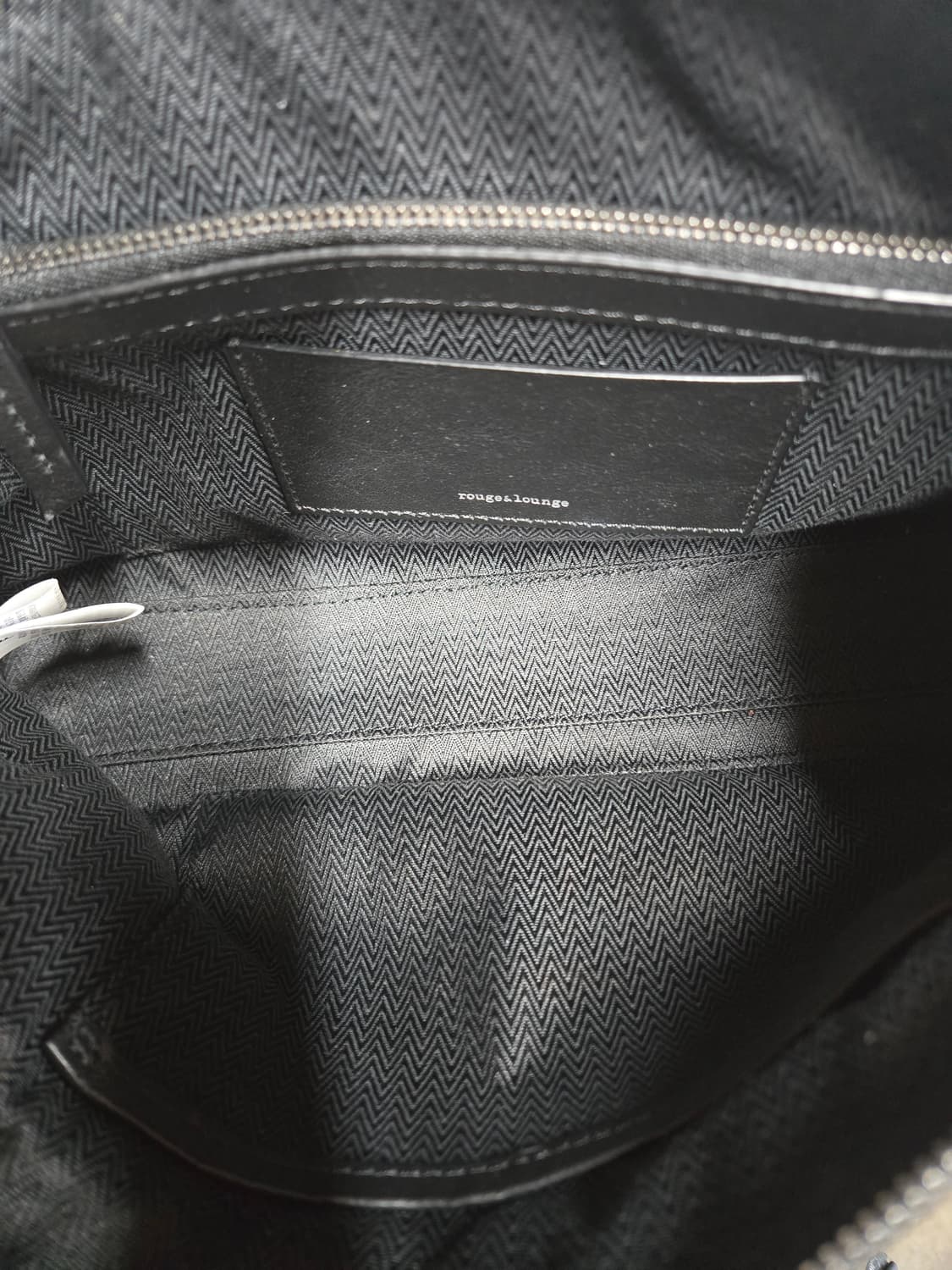 루즈 앤 라운지 블랙 레더 퀼팅 크로스백 상품이미지9