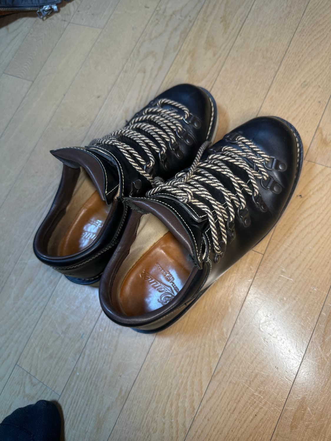 [265]대너 마운틴 라이트 로우 블랙 파라부트 클루사즈 끈 착용 상품이미지3