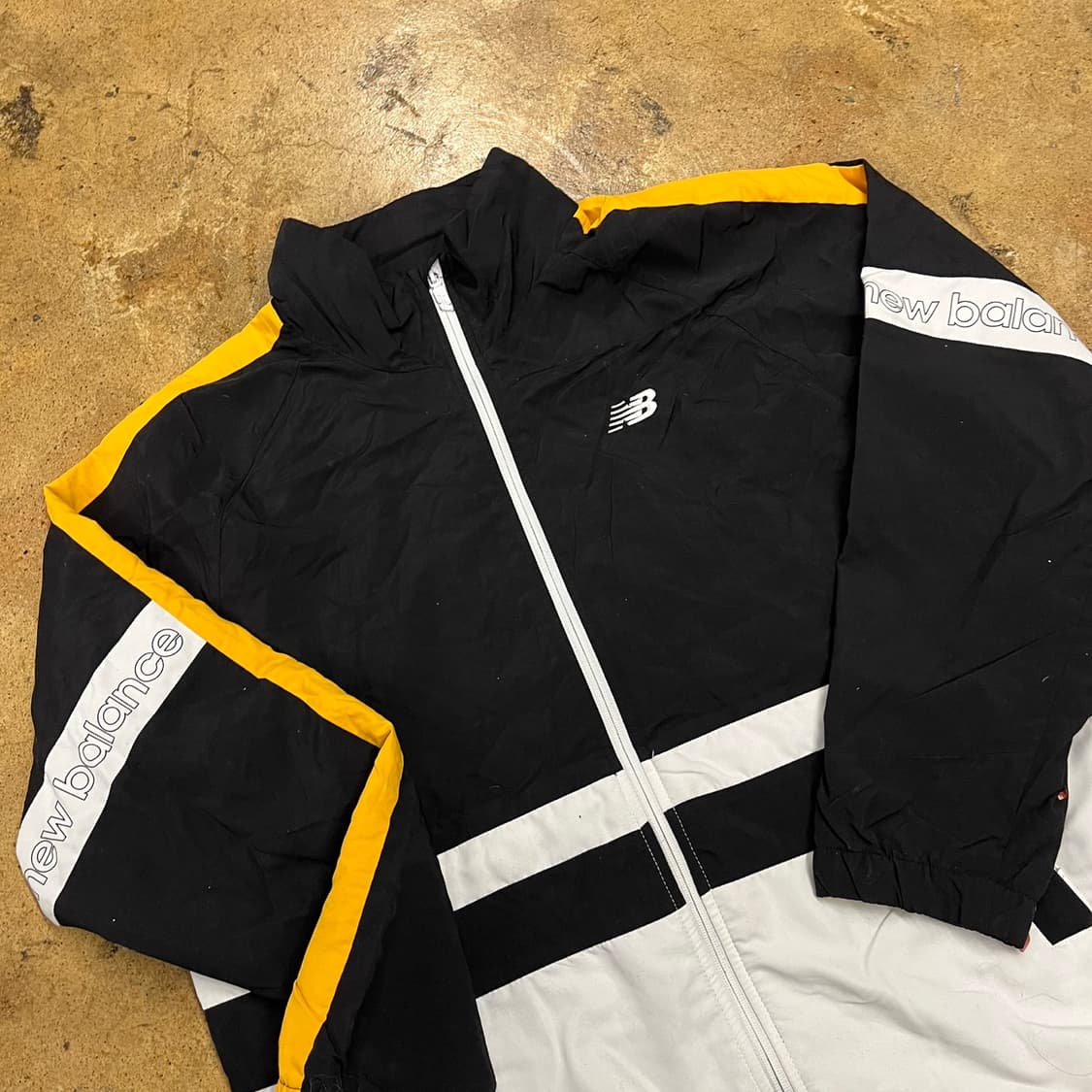 [정품/L] 뉴발란스 블랙 옐로우 바람막이 자켓 b15 상품이미지1