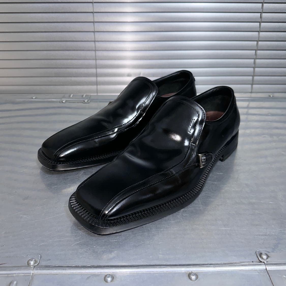 블랙 프라다 스퀘어 토 가죽 로퍼 상품이미지3