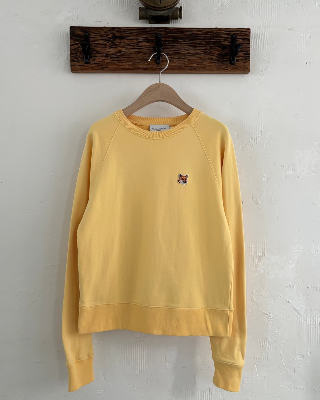 Maison Kitsune 메종키츠네 폭스헤드패치 옐로우컬러 우먼 맨투맨 상품이미지2