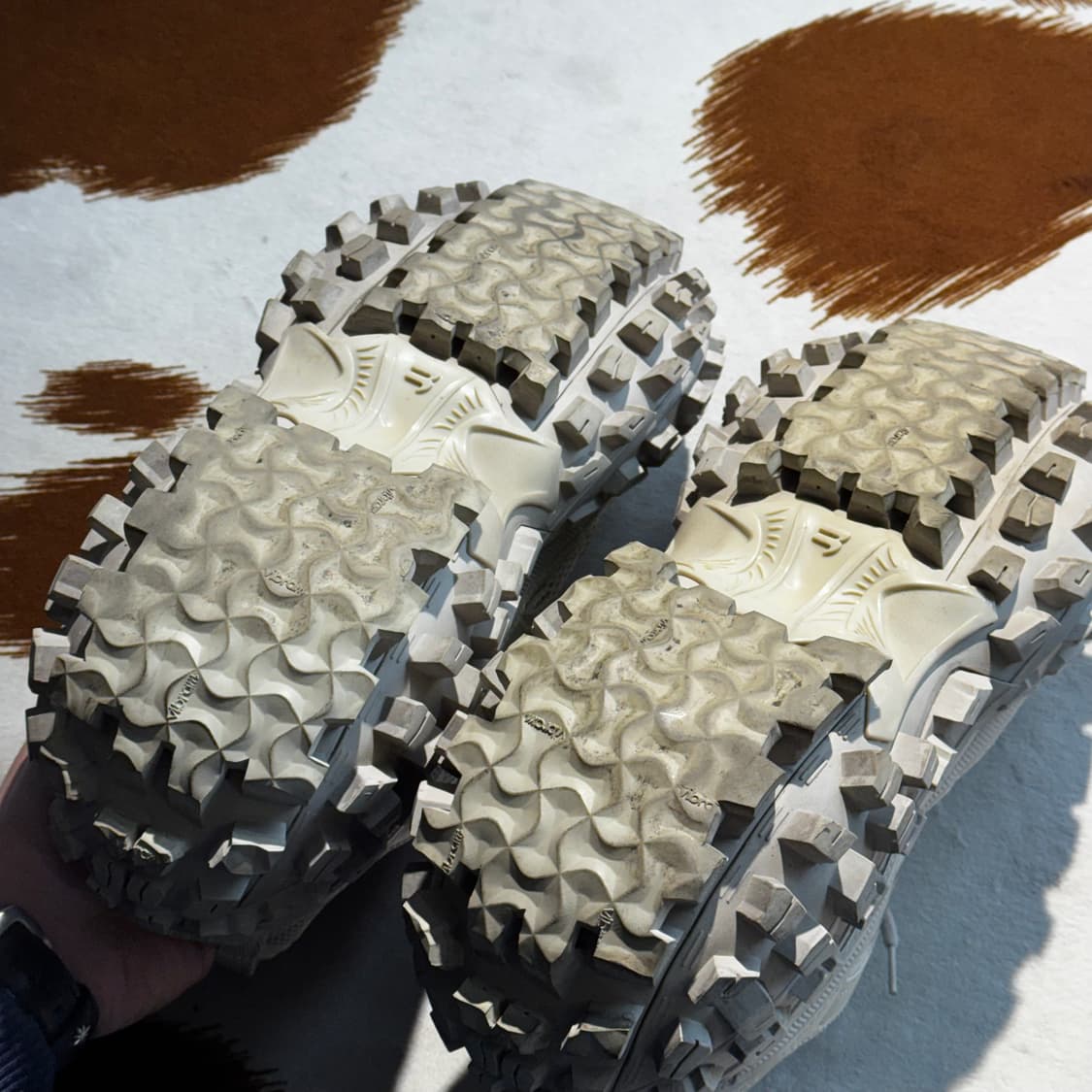 발렌시아가 디펜더 스니커즈 베이지 (43) 비브람 보강 상품이미지9