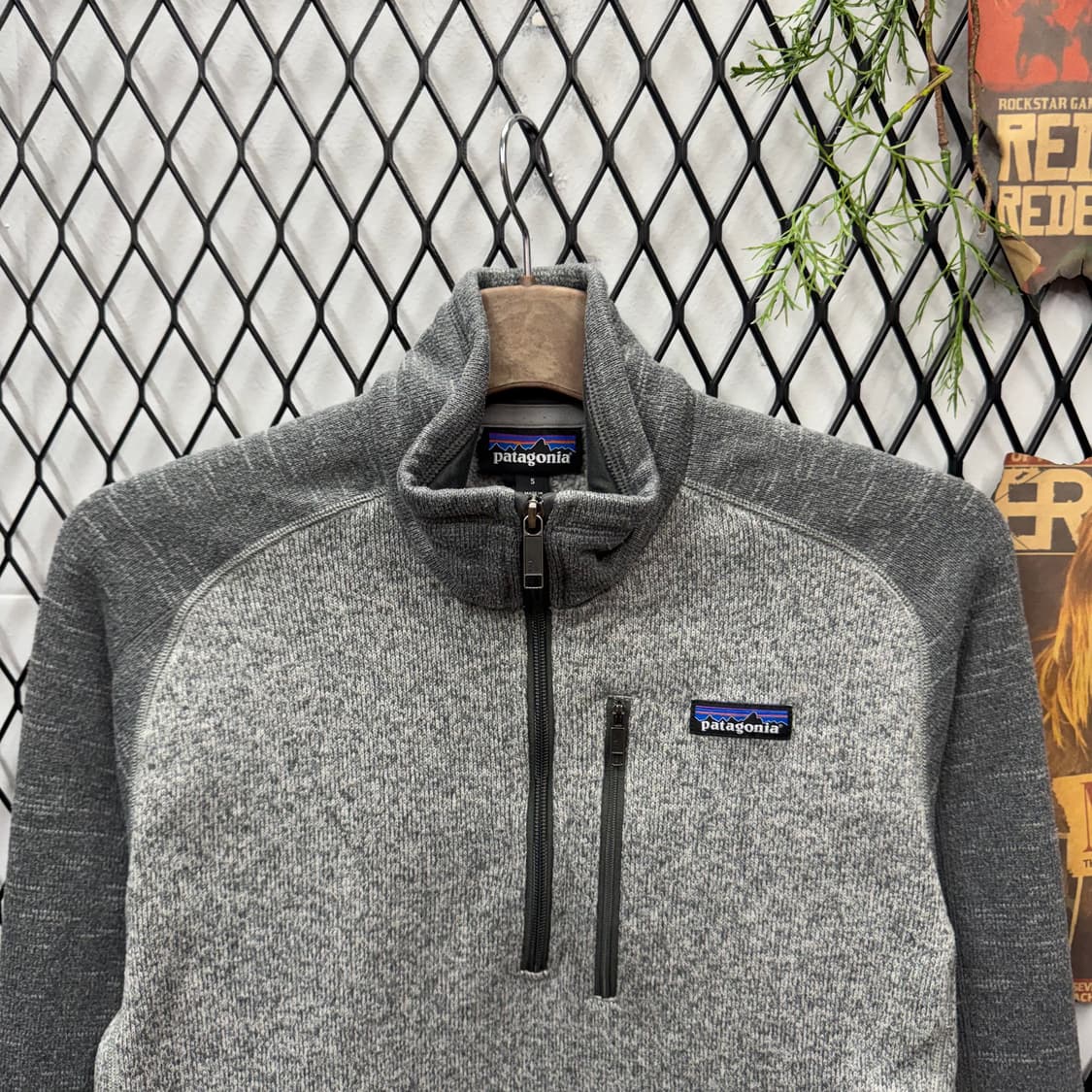 파타고니아 베터 스웨터 배색 하프 집업 전면 로고 포인트 그레이 상품이미지3