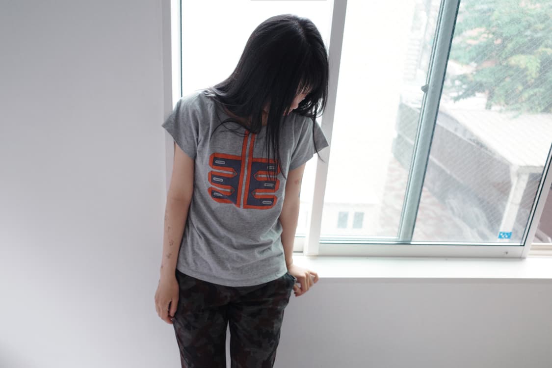 Button graphic t-shirt 상품이미지1