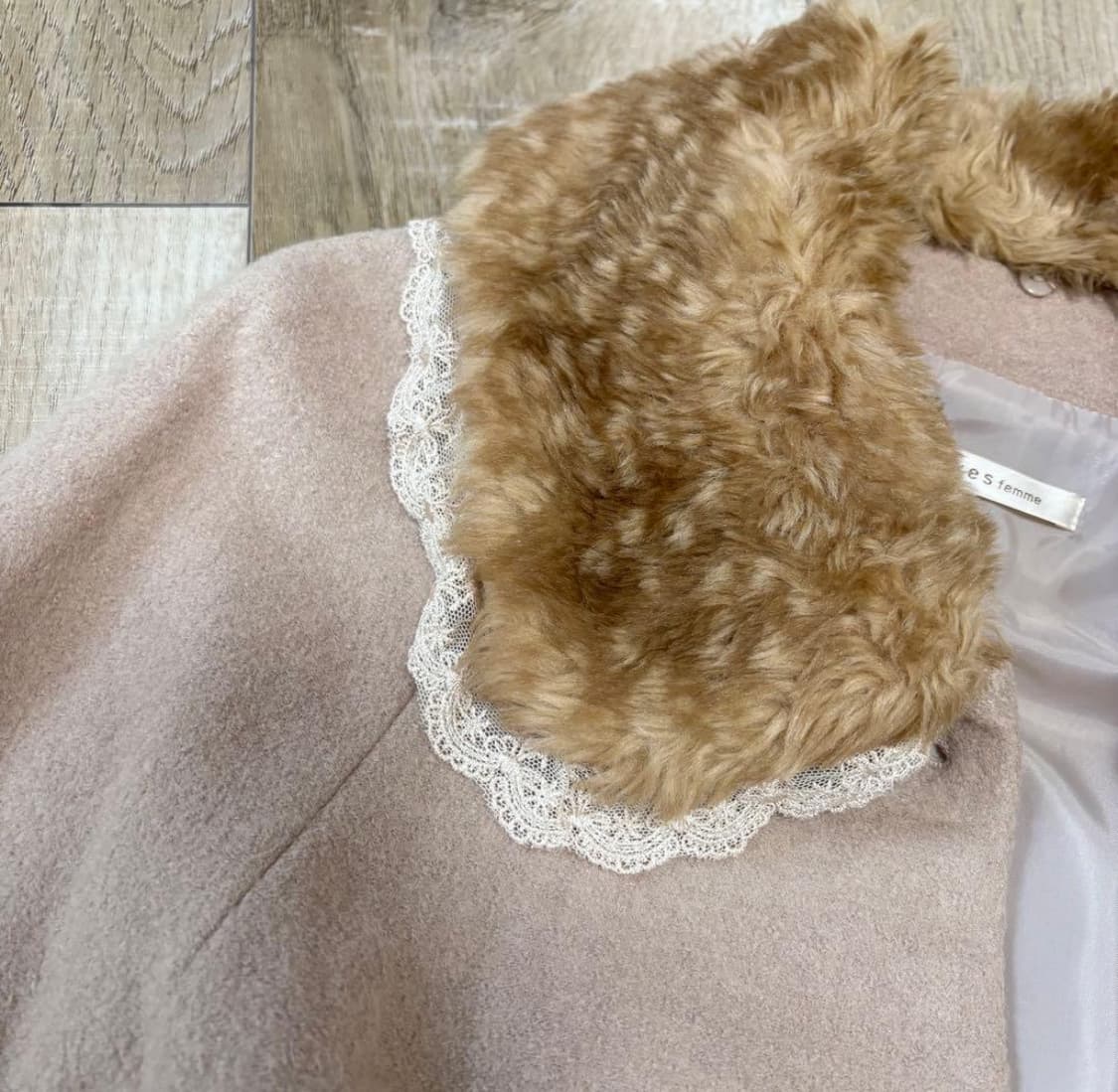 엑시즈팜 퍼 판초 프릴 레이스 진주 케이프 숏코트  상품이미지6