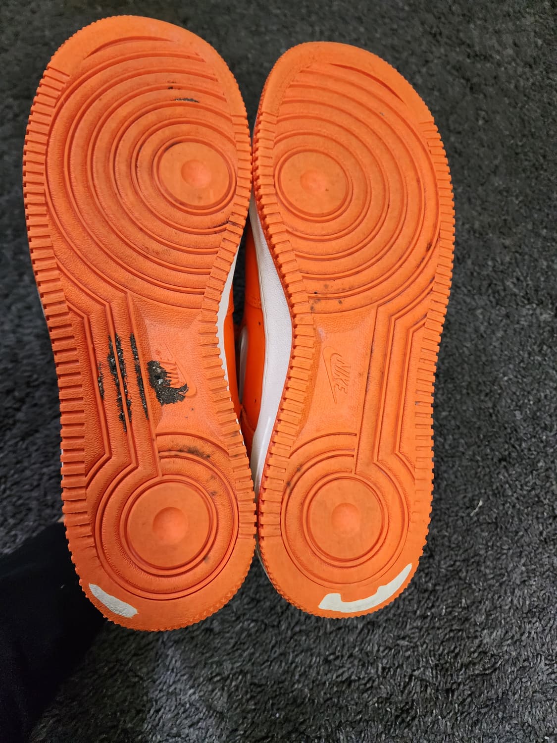 나이키 에어포스1 로우 컬러 오브 더 먼스 세이프티 오렌지   상품이미지10