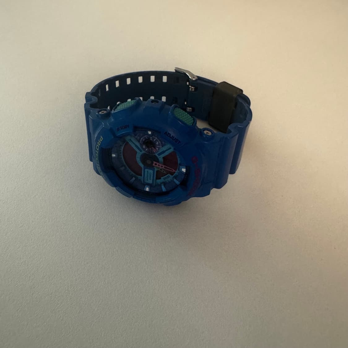 카시오 지샥 GA-110HC-2ADR 빅페이스 상품이미지3