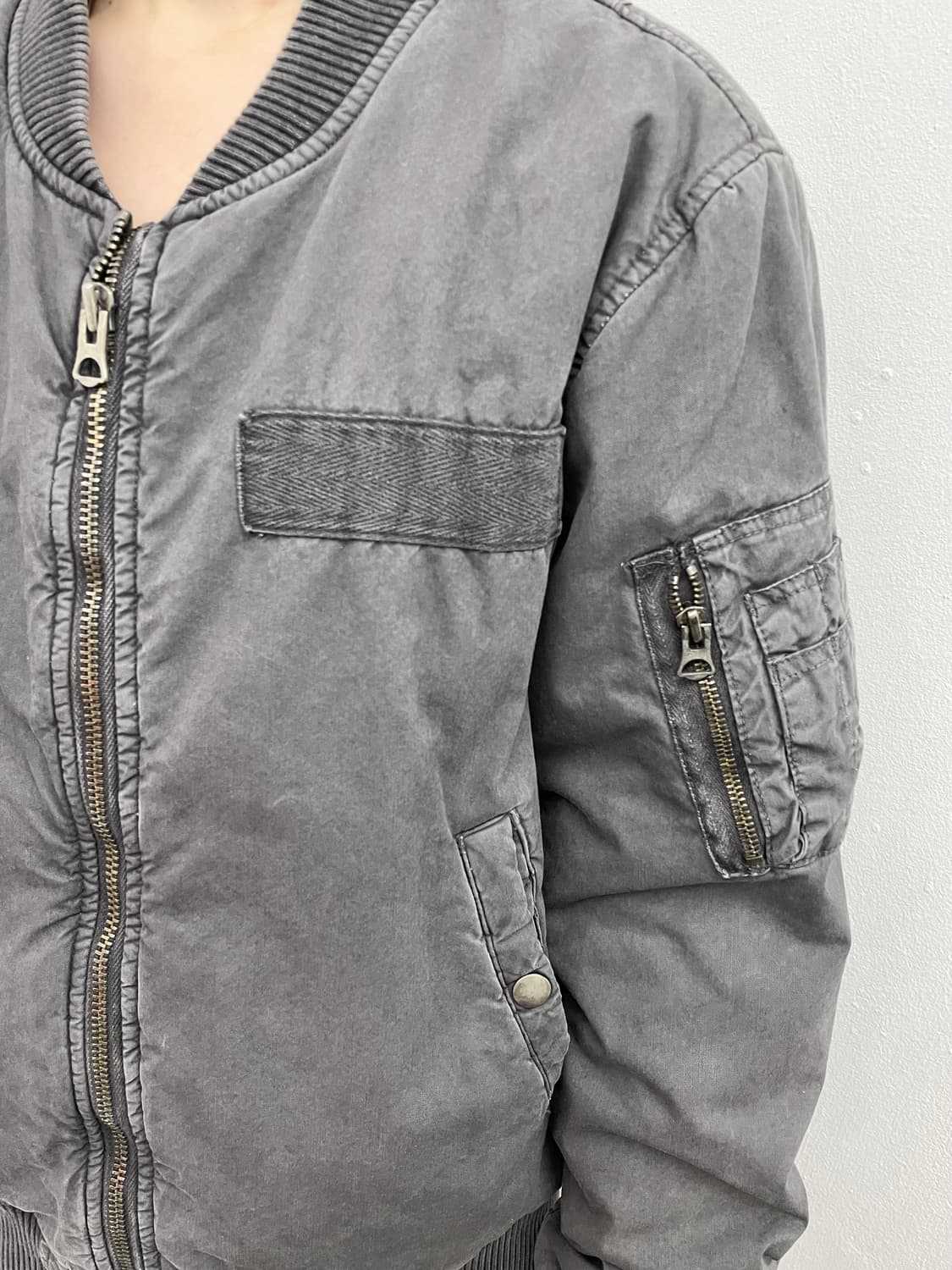 차콜 패치 봄버 자켓  상품이미지4
