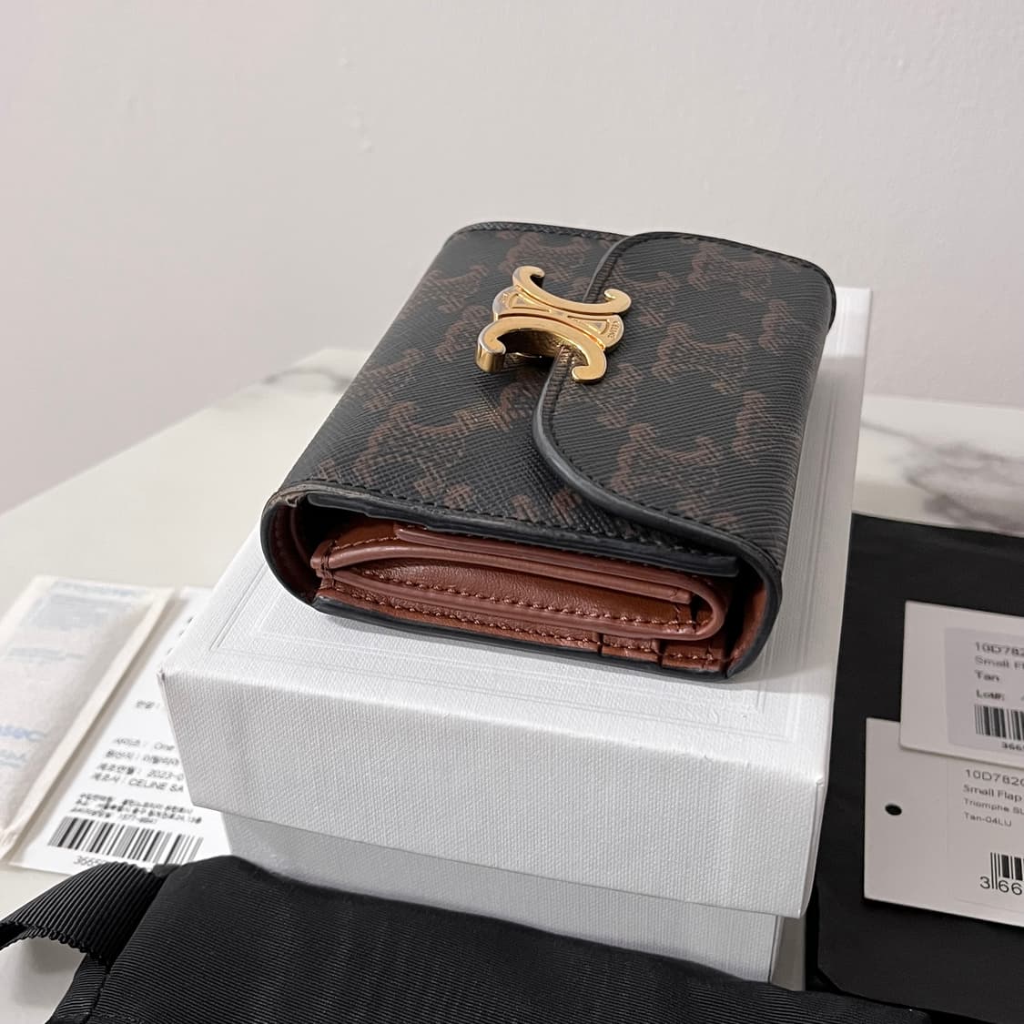 [S급/정품] 셀린느 트리옹프 플랩 여성 반지갑 상품이미지6
