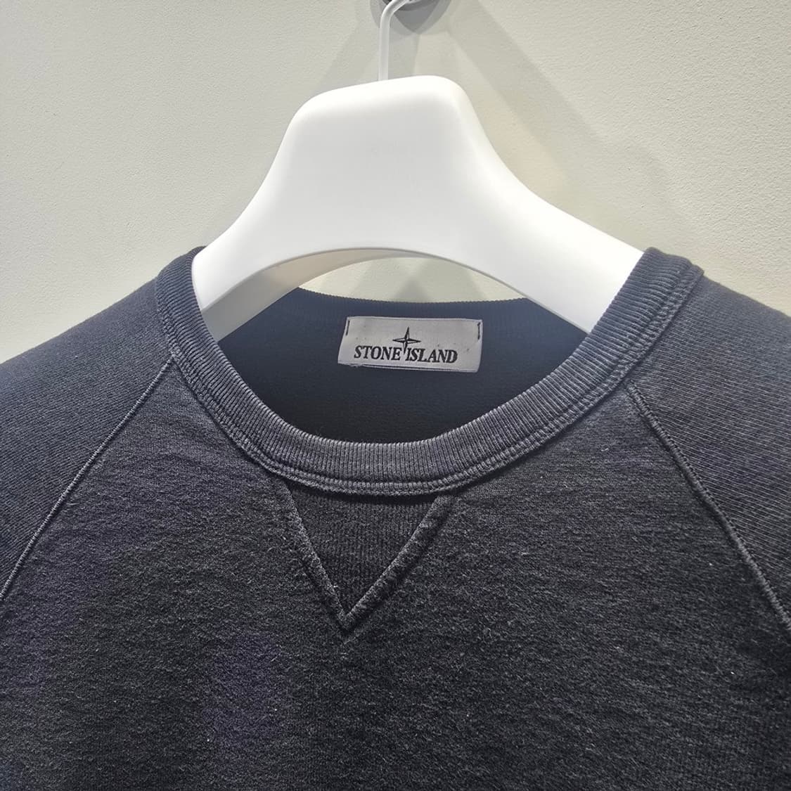 [중고/정품] 스톤 아일랜드 와팬 패치 맨투맨 블랙 L 상품이미지4